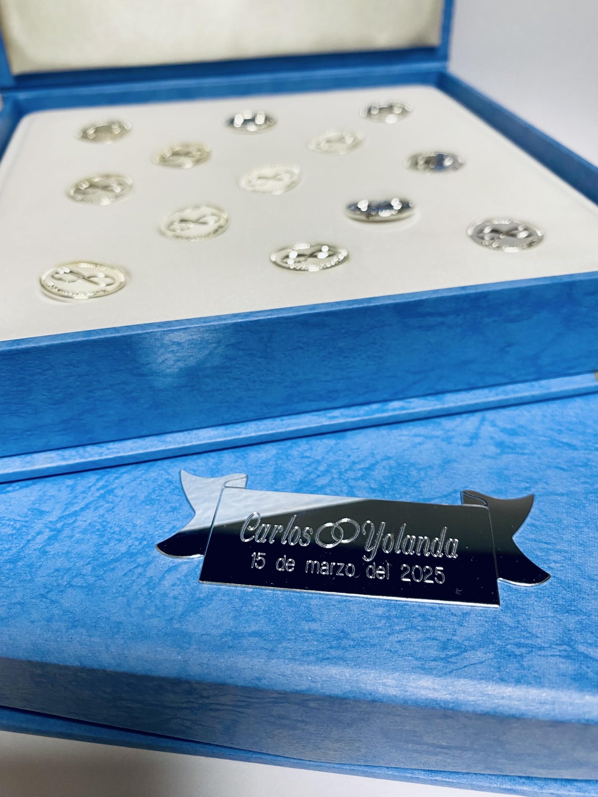 Arras boda matrimoniales plateadas de 20mm en elegante estuche Personalizado