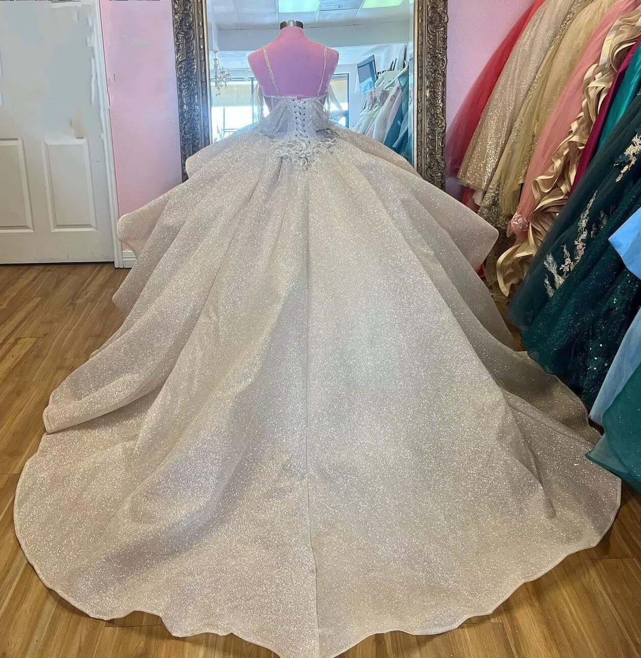 Boho Cold Shoulder Glitter Gold Fabric Flower Patterns Ball Gown Prom Quince Dresses Asymmetical Puffy Skirt 2025