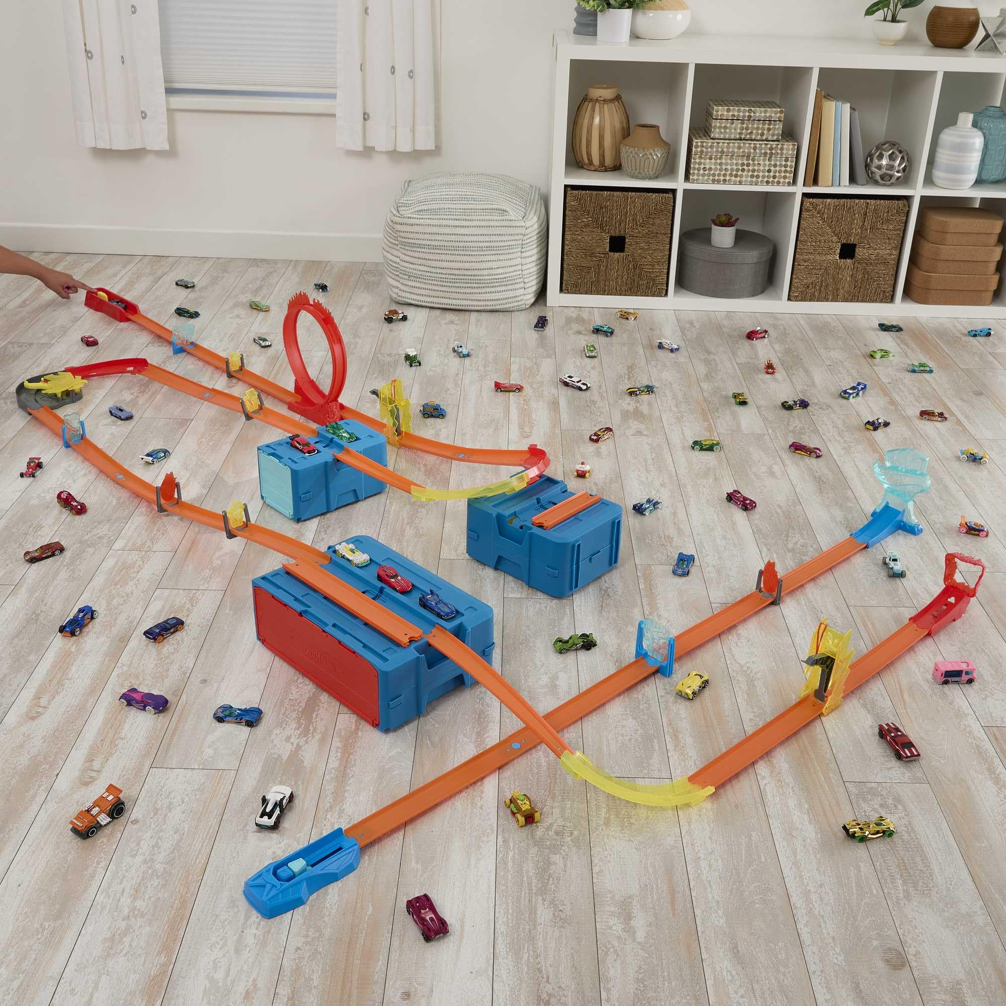 Hot Wheels Coffret Track Builder Éclair avec 1 Voiture, 12 Éléments De Piste, Boîte De Rangement Empilable, Thème De La Foudre, Jouet Enfant, Dès 4 Ans, HMC03