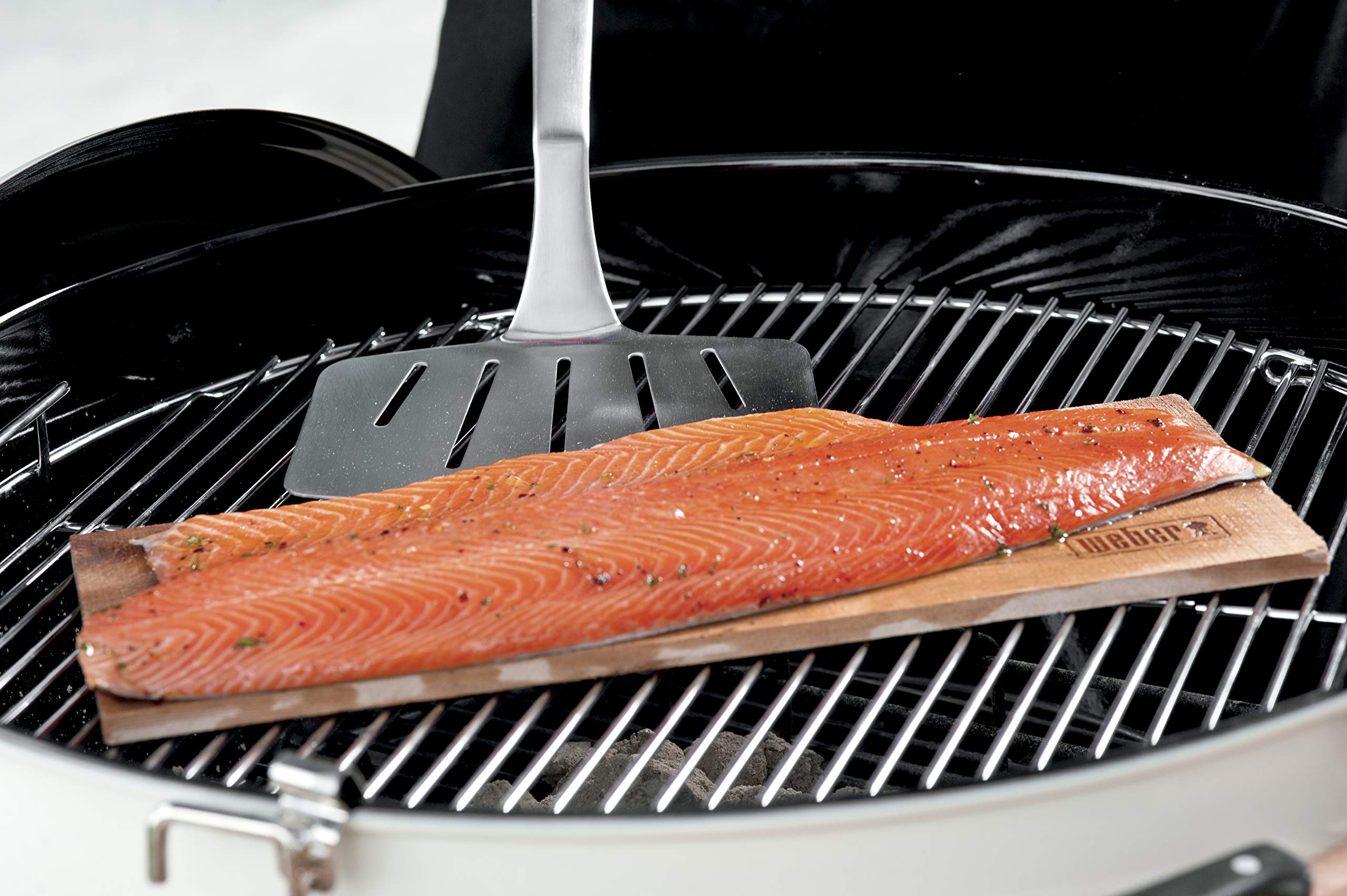 Weber Giraplati/Girafili Premium (46cm), Ideale per Grandi SUP. cotturate o Pesce, in Acciaio Inox, con Manico Antiscivolo, Manico Angolato, Lavabile in Lavastoviglie - Nero/Argento (6673)