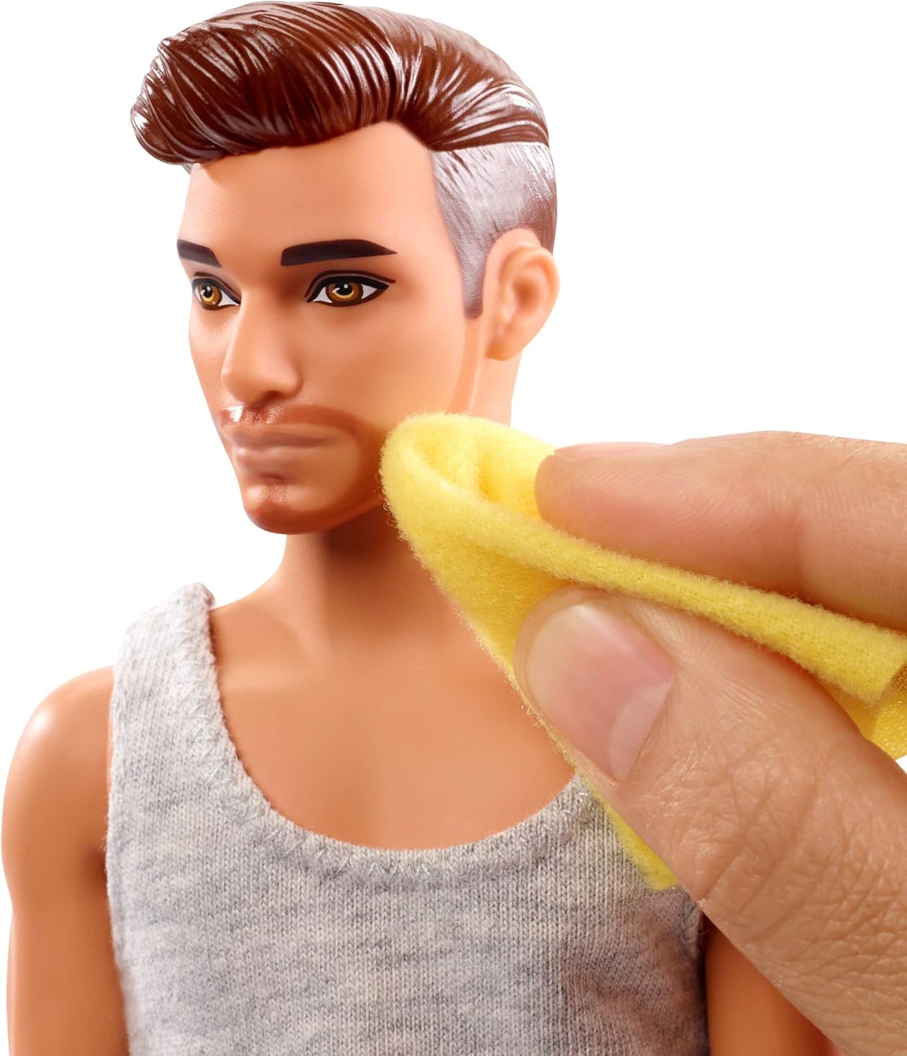 Barbie Ken Bathroom Playset with Petite, Brunette, Color-Change Shaving Ken Doll, Sink/Vanity and 4 Accessories, Gift for 3 to 7 Year Ols