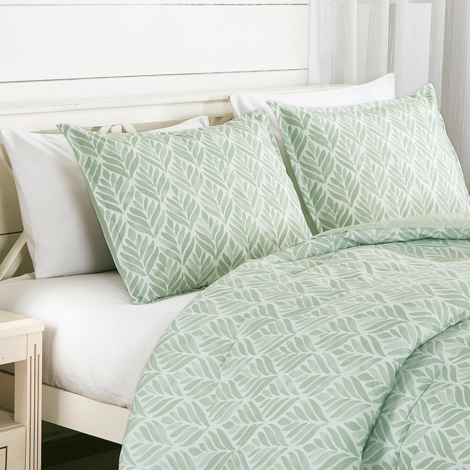 Chezmoi Collection Medina 2-Piece Tranquil Leaf Comforter Set Twin - Soft Green White Leaves Printed Microfiber Lightweight Bedding Set for All Season