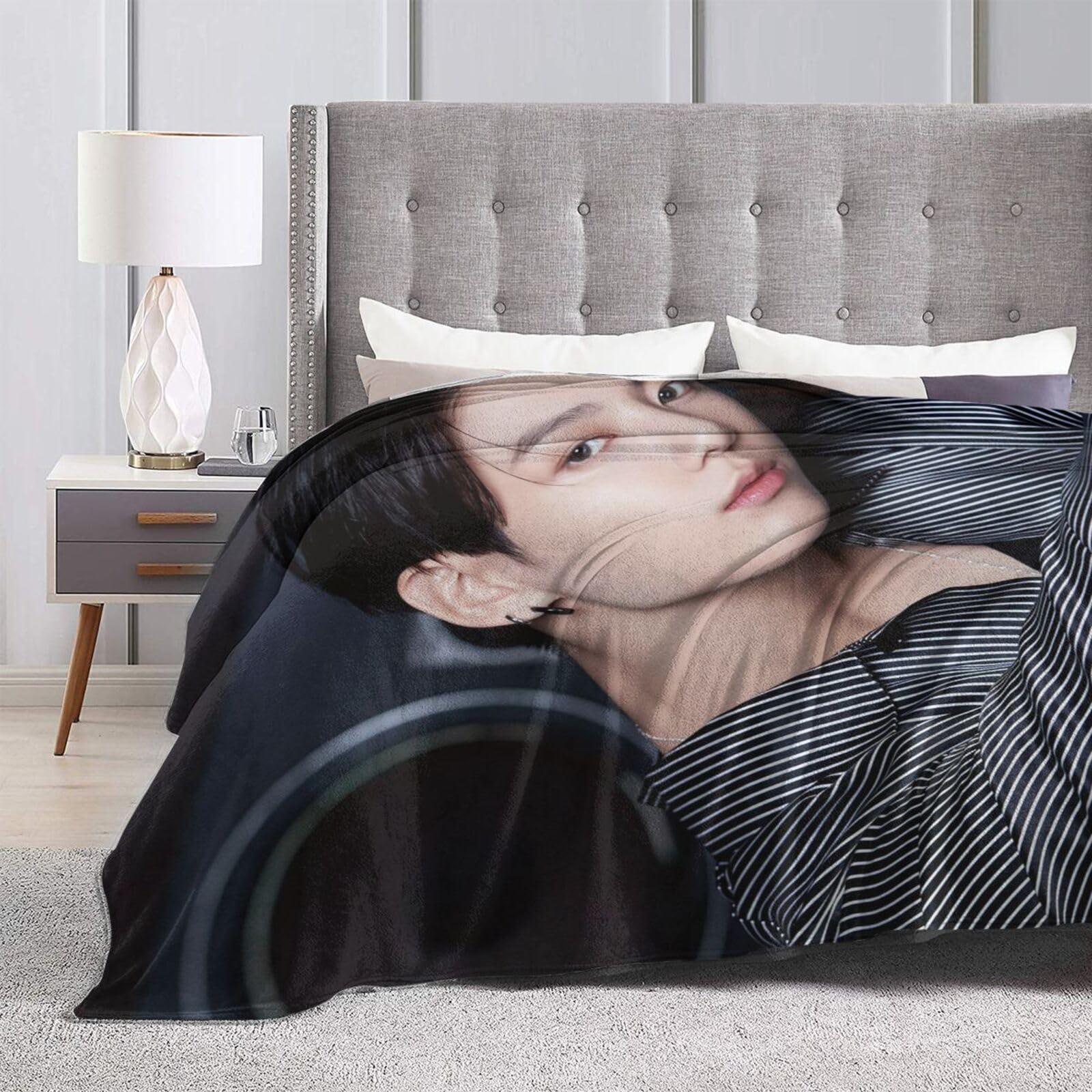 BTS  ジョングクフランネルブランケット　125×100 Amazon.com: Jungkook Jeon Jung Kook Blankets Soft Flannel Throw