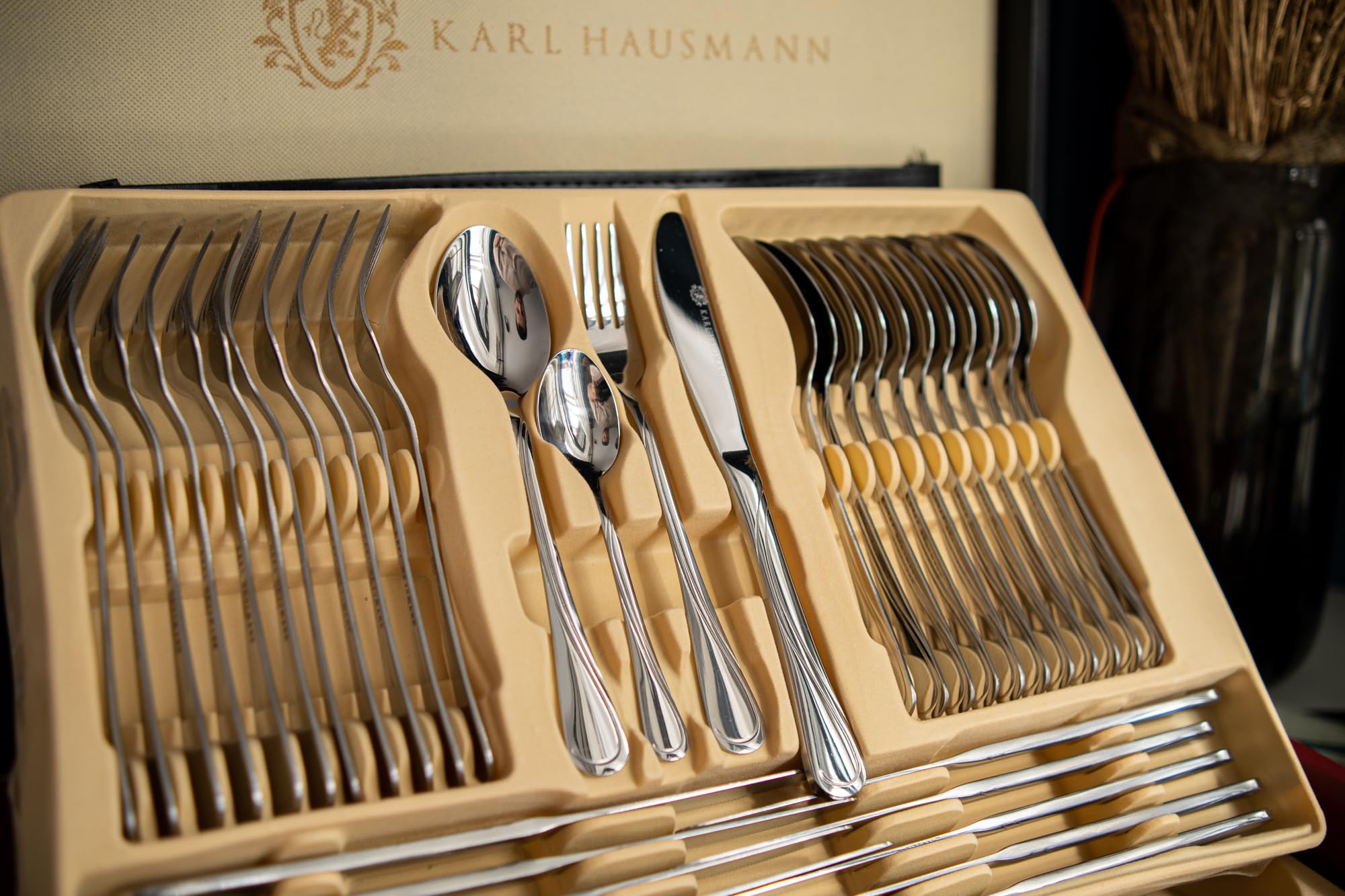 KARL HAUSMANN Set Posate 12 Persone, 72 Pezzi in Acciaio Inox 18/0 con Valigetta - Servizio Posate con Coltelli Forchette Cucchiai + Posate da Servizio, Lucido, Lavabili in Lavastovigli