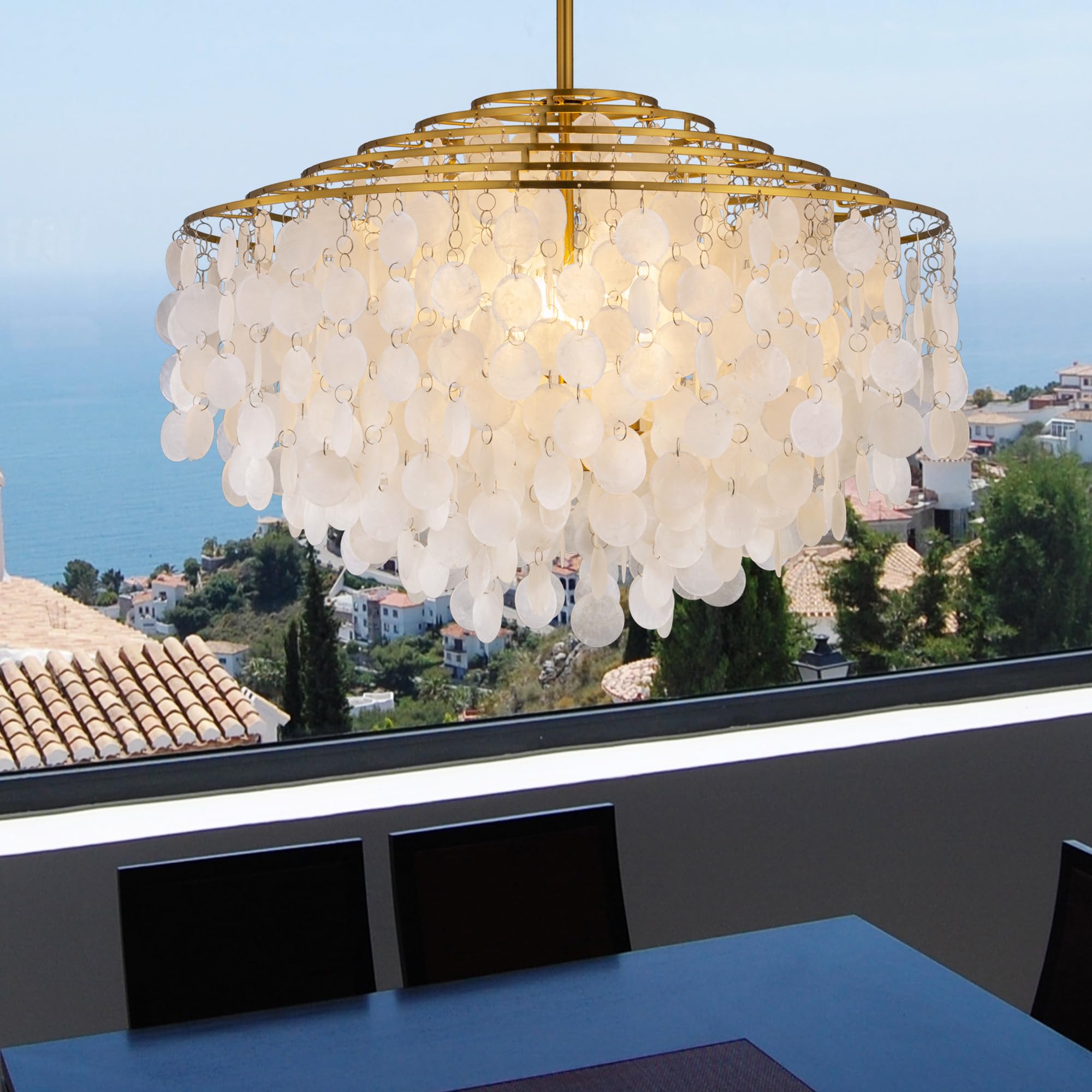 Lustre bohème moderne 6 lumières dorées avec cascades de coquillages Capiz naturels