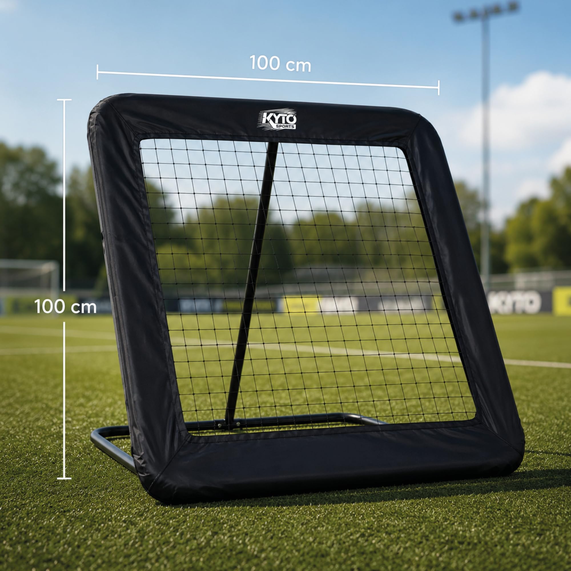 Kyto Fußball Rebounder 100x100 cm – Winkelverstellbar mit Ball & Pumpe | Rückprallwand für Fußball & Handball – stufenlose Neigung, Erdanker, Gummischoner, sofort einsatzbereit
