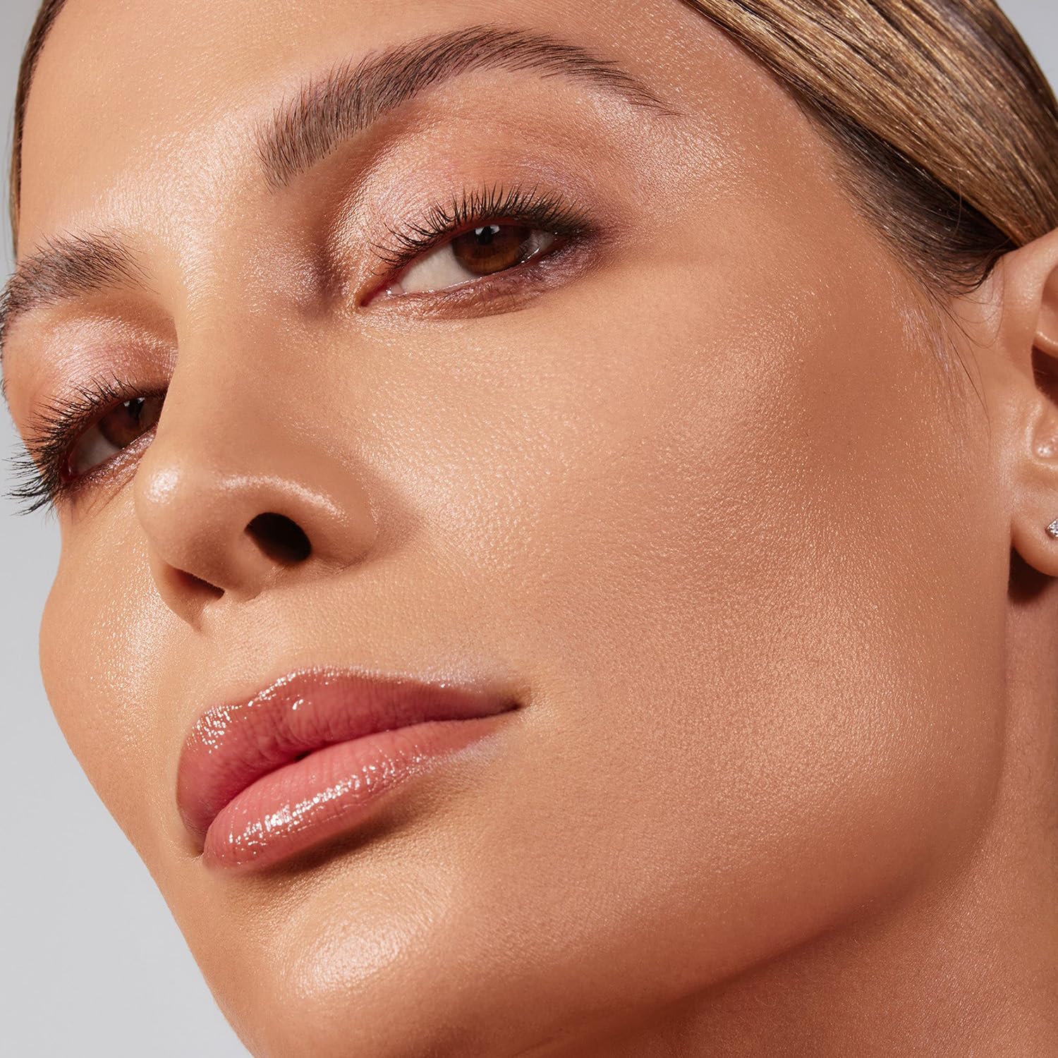 Morphe Lightform Dewy Foundation - Extended Hydration Foundation Makeup with a Lasting, Natural Radiant Finish - Long-Wearing Formula with Buildable, Medium Coverage - Medium 14W (1.01 fl oz) - Image 3