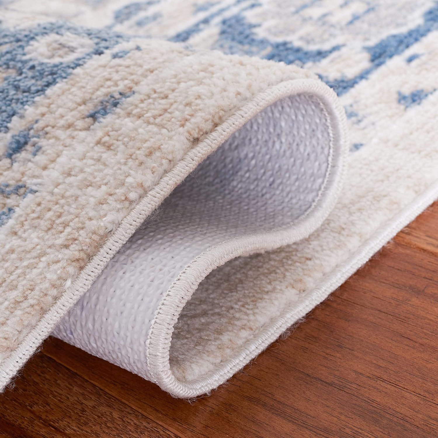 SAFAVIEH Washable Rug Blair Collection - 4' x 6', Beige & Grey Blue, Easy Cleaning, Ideal for in Living Room, Bedroom, Home Office, Dining Space (BLR208B)