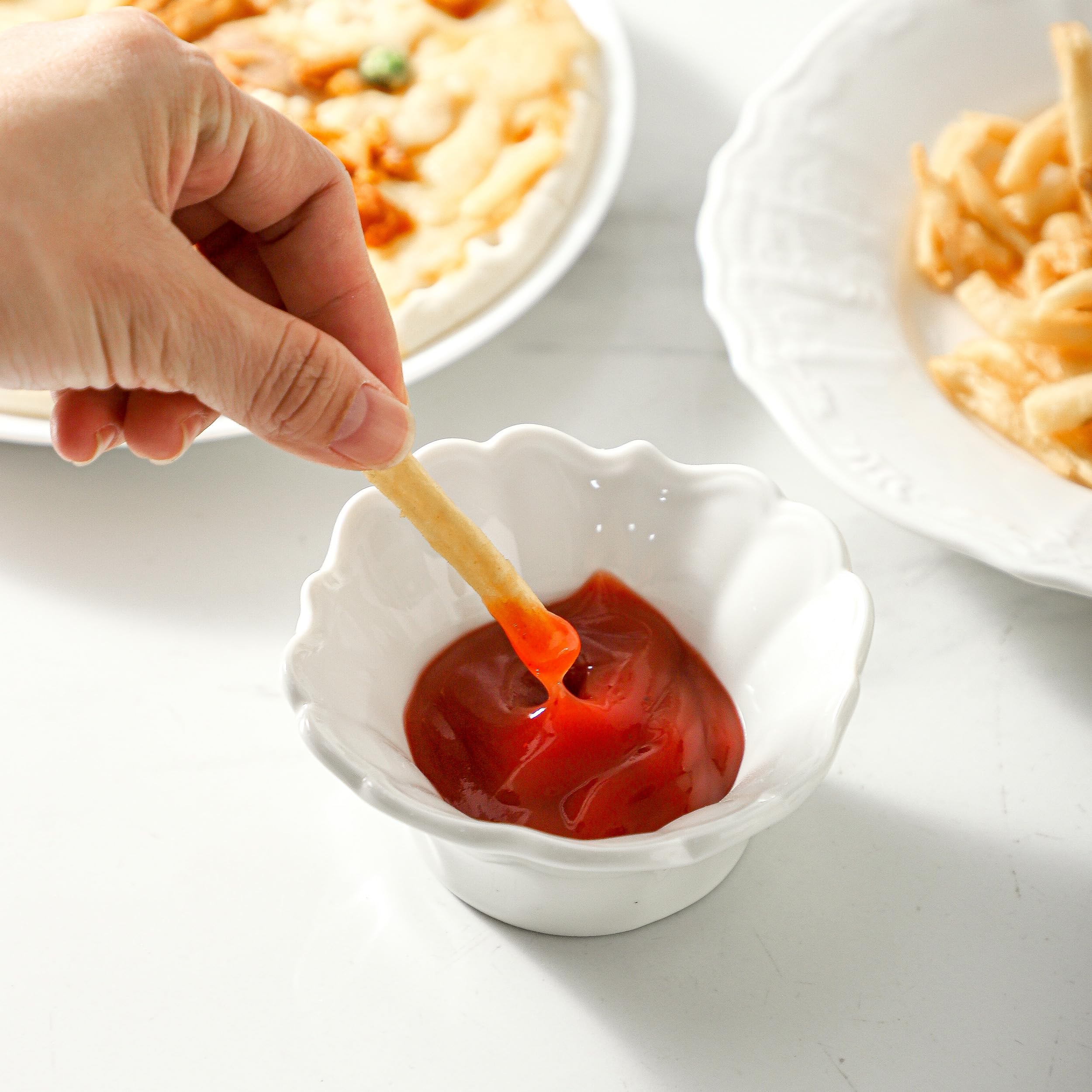 UIBFCWN 16 Piezas Cuencos Aperitivos, Cuencos para Salsa, Cuencos de porcelana para Salsas de Soja, 100ml Cuencos Pequeños de Aperitivo para Ketchup, Especias, Vinagre, Salsas, Sushi - 9,5 x4cm