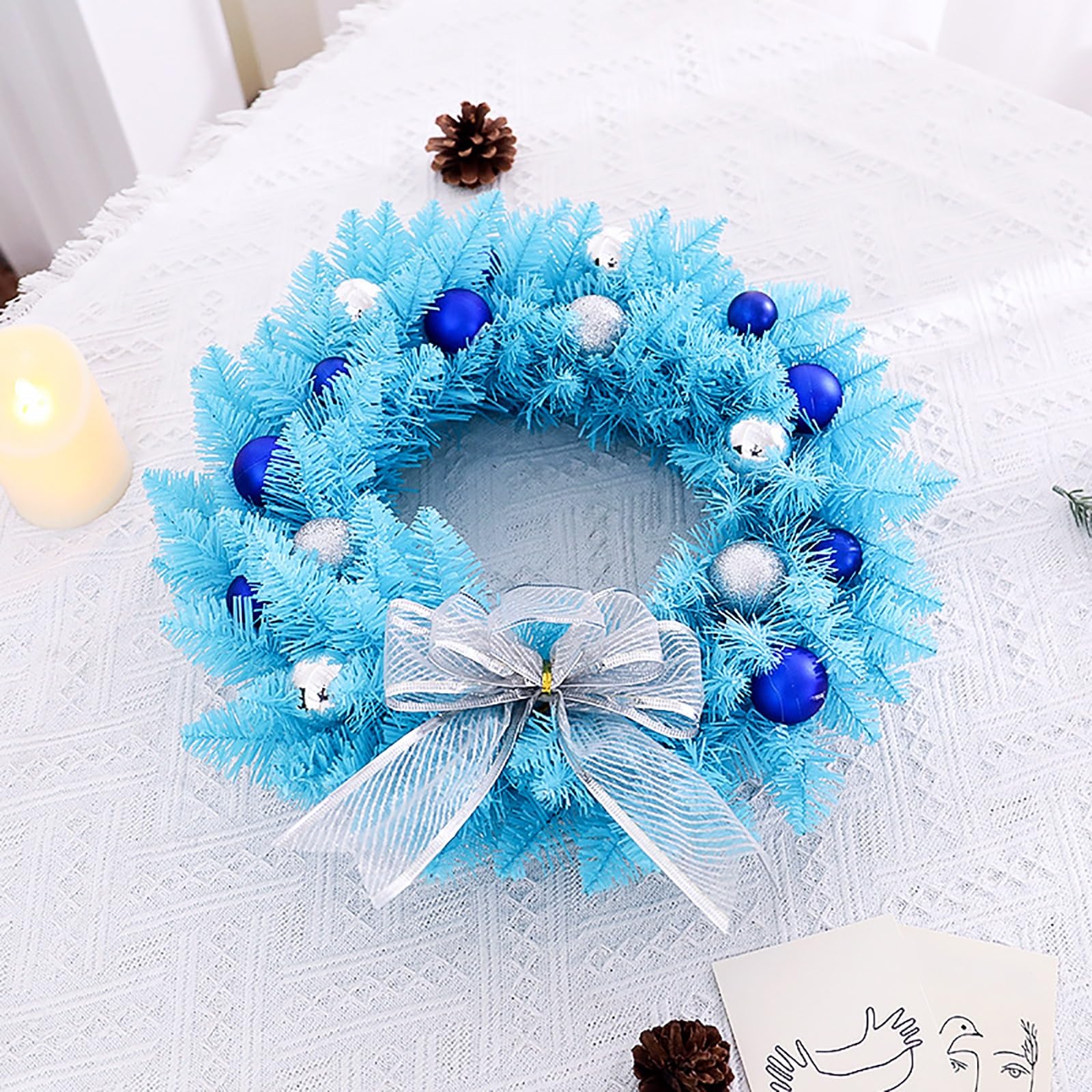 Blauer Weihnachtskranz, Adventskranz Künstlich mit Silbernen Kugeln und Silberner Schleife, für die Haustür, Winterkranz-Dekoration, Hauswand, Fenster, Kamin(60cm/23.6in)