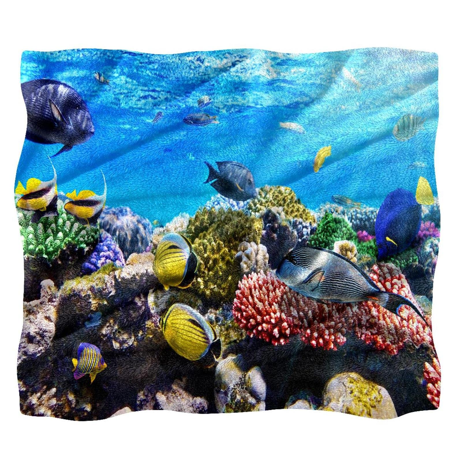 Couverture polaire poissons tropicaux contre le froid sur le lit