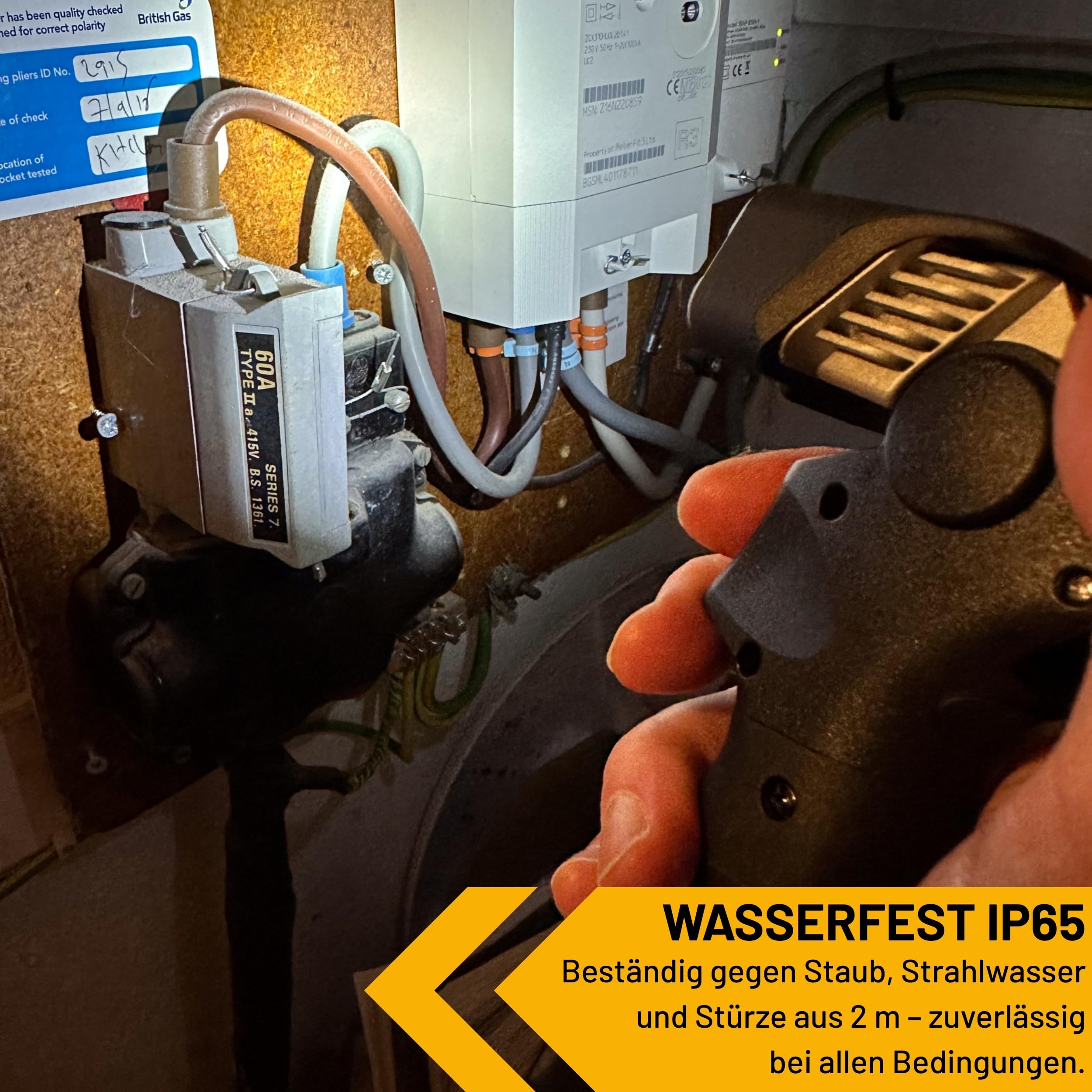 JCB Work Lights Akku-Inspektionslampe mit Magnetfuß & Karabiner, freihändiges Arbeiten, kompakt 208 mm, USB-C oder Wireless-Ladestation, bis 29 h Laufzeit, LED Spot/Flood
