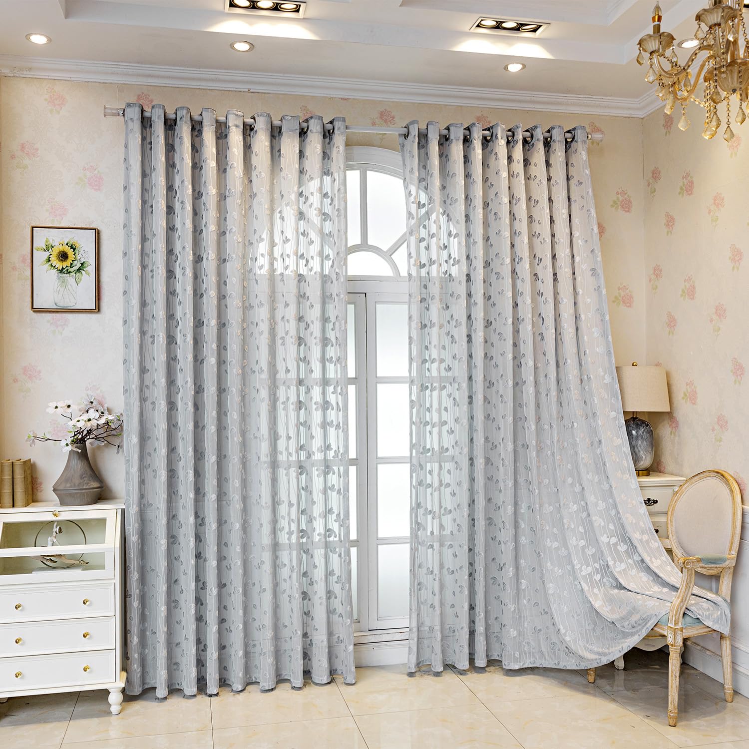 Cortinas opacas grises ideales para renovar tu salón y crear un ambiente relajante en el hogar