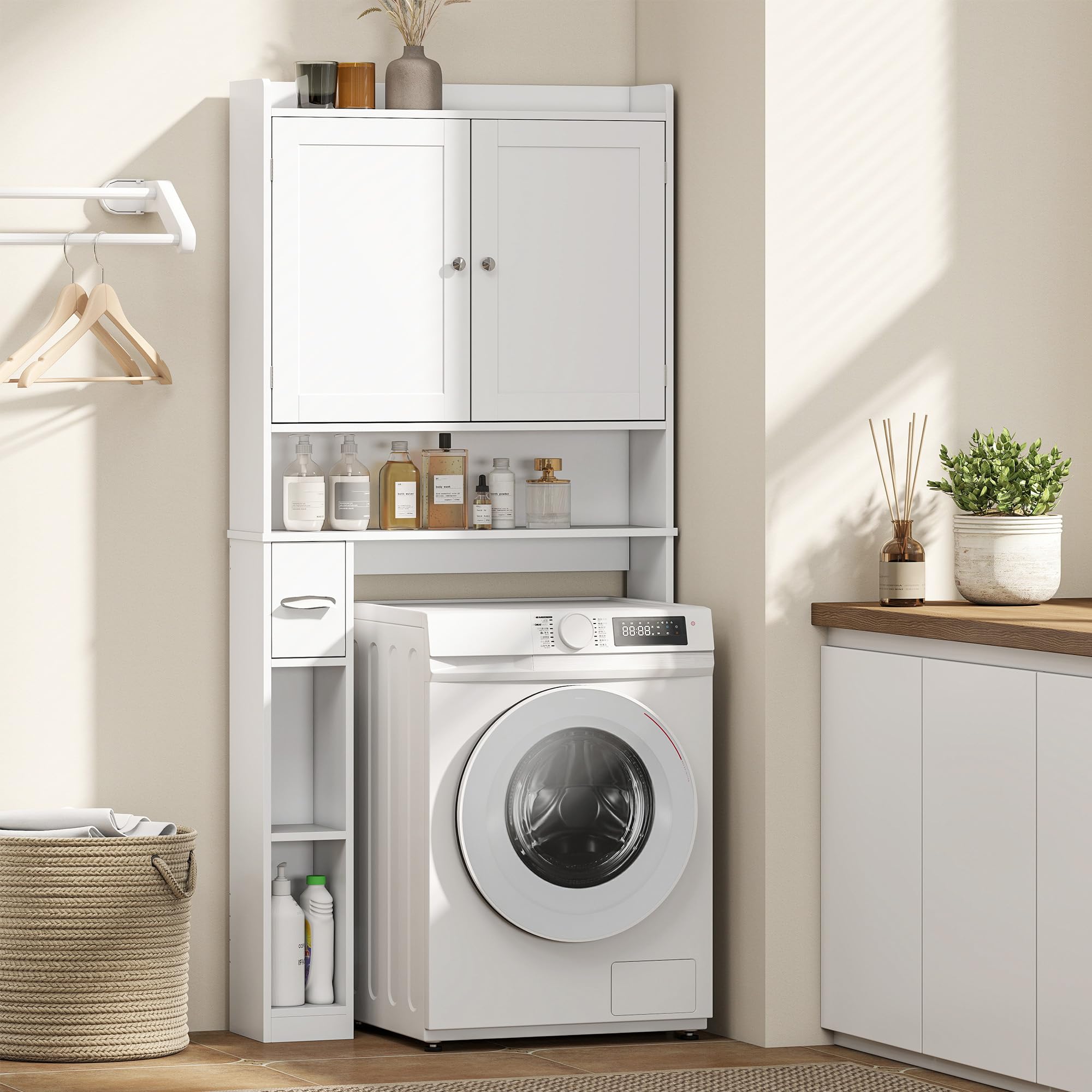 HOMCOM Mobiletto sopra il WC o la lavatrice, armadietto sopra il WC con 2 ante, 3 scomparti aperti, ripiano regolabile, porta carta igienica, 80 x 19,5 x 170 cm, bianco