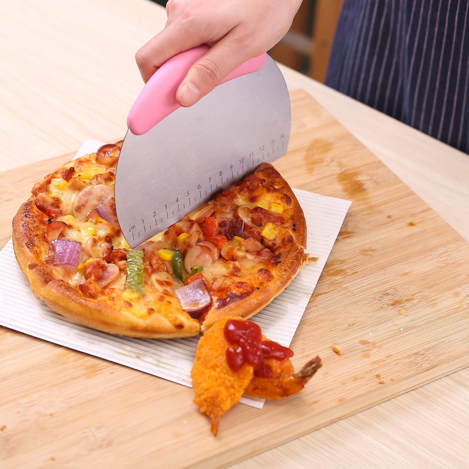 1 Stück Teigschaber Zerkleinerer/Edelstahl Teigschaber Cutter mit ergonomischem Gummi Anti-Rutsch-Griff/Teigschaber Cutter/Pro Gebäck Pizza Cutter Zerkleinerer (Rosa)