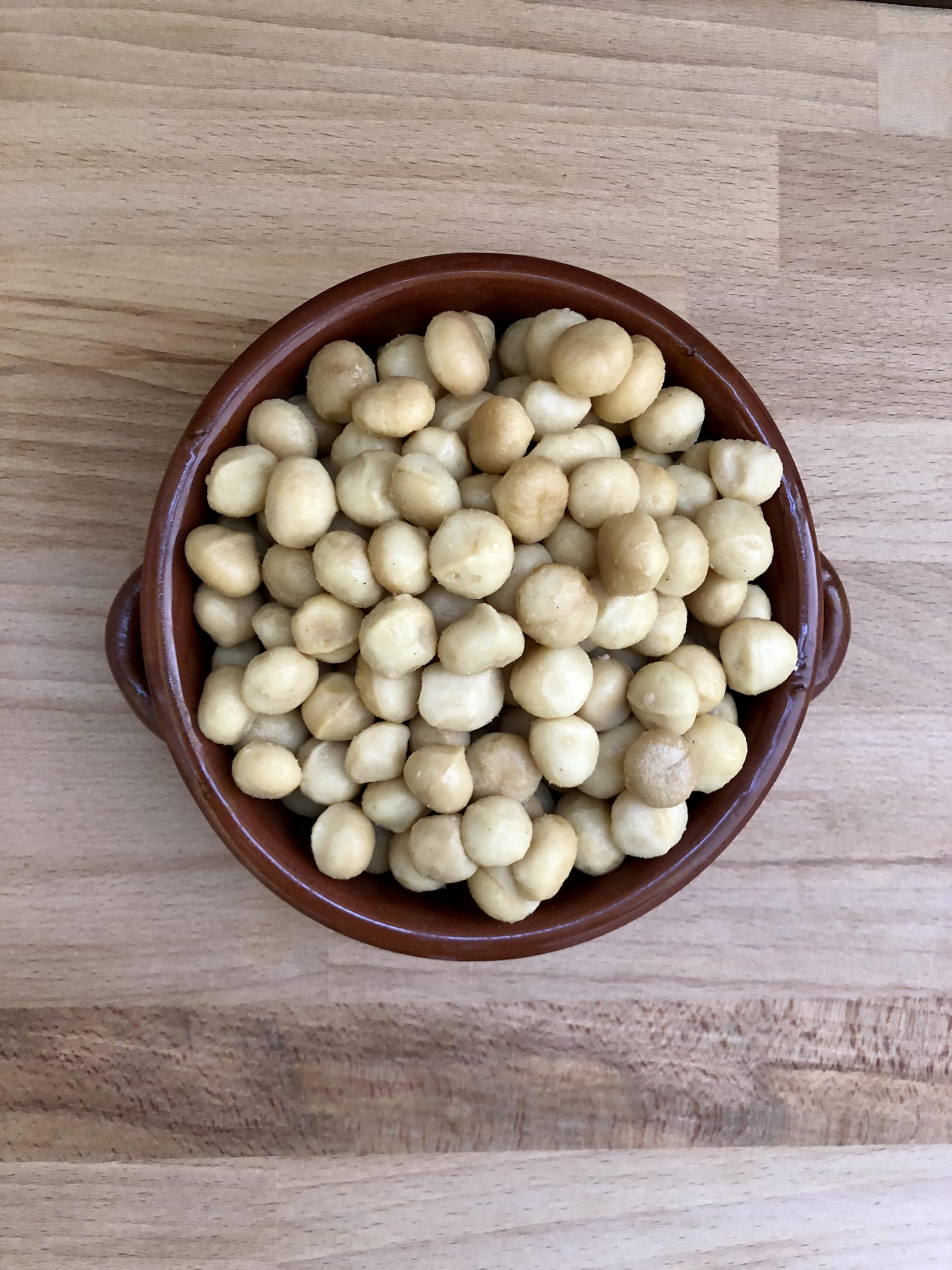 Noci Macadamia del Kenya Sgusciate - Calibrate - 100% NATURALI Senza Conservanti, Senza Sale e non Tostate - Confezione da 1 Kg in Sacchetto di Kraft Richiudibile