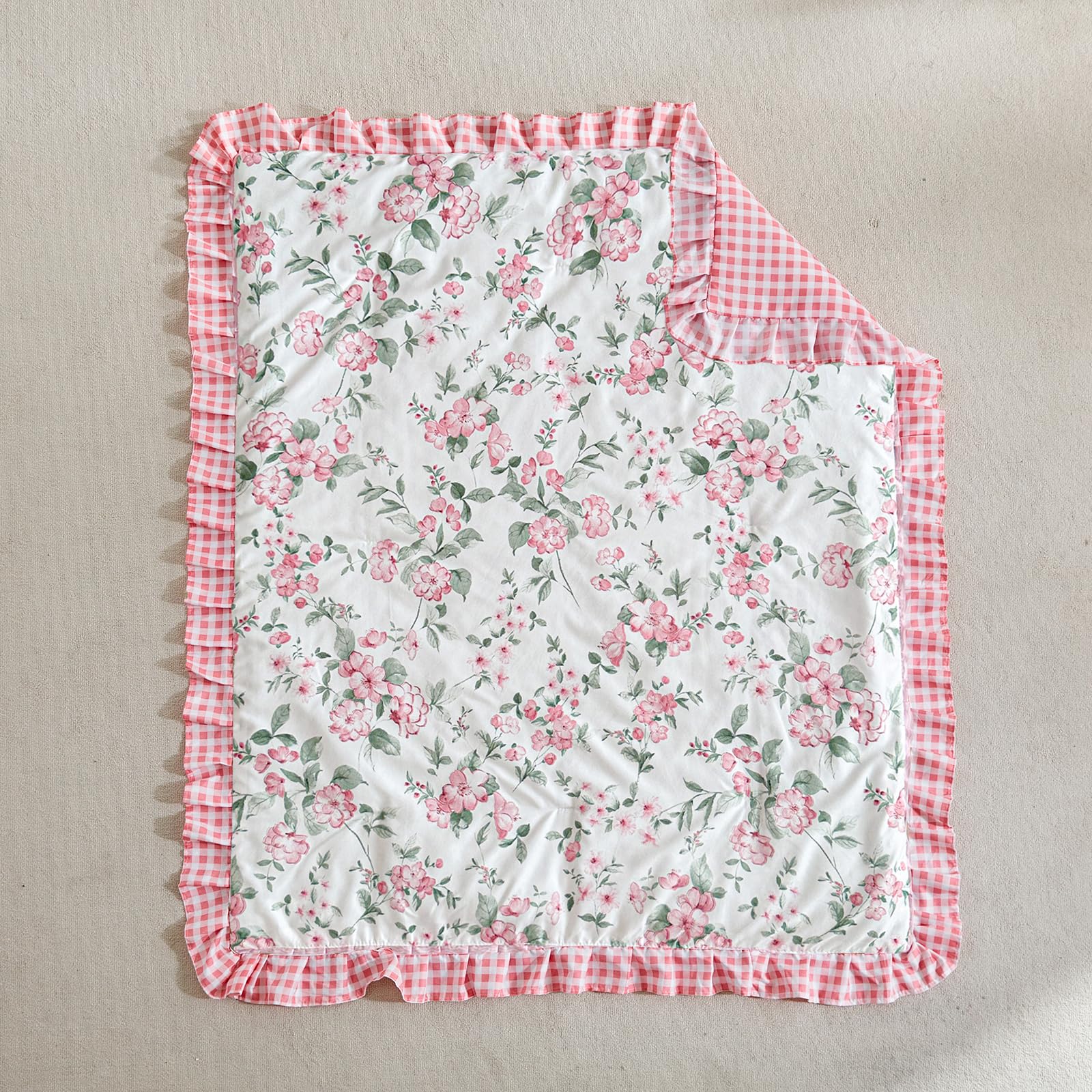 Juego de ropa de cama floral para cuna con volantes, edredón acolchado de flores blancas y rosas con sábana bajera y falda de cama para bebés y niñas, bonito juego de cama con volantes, diseño de