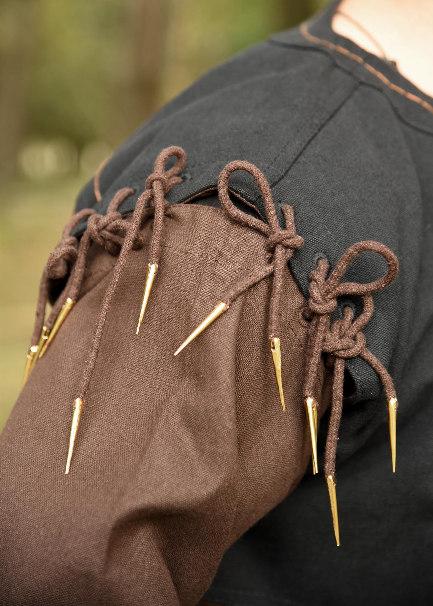 Battle-Merchant Tunica Medievale Bent con Maniche Rimovibili - Cotone - Costume Medievale/Vichingo per Giochi di Ruolo dal Vivo (Larp) - Marrone, Blu, Nero