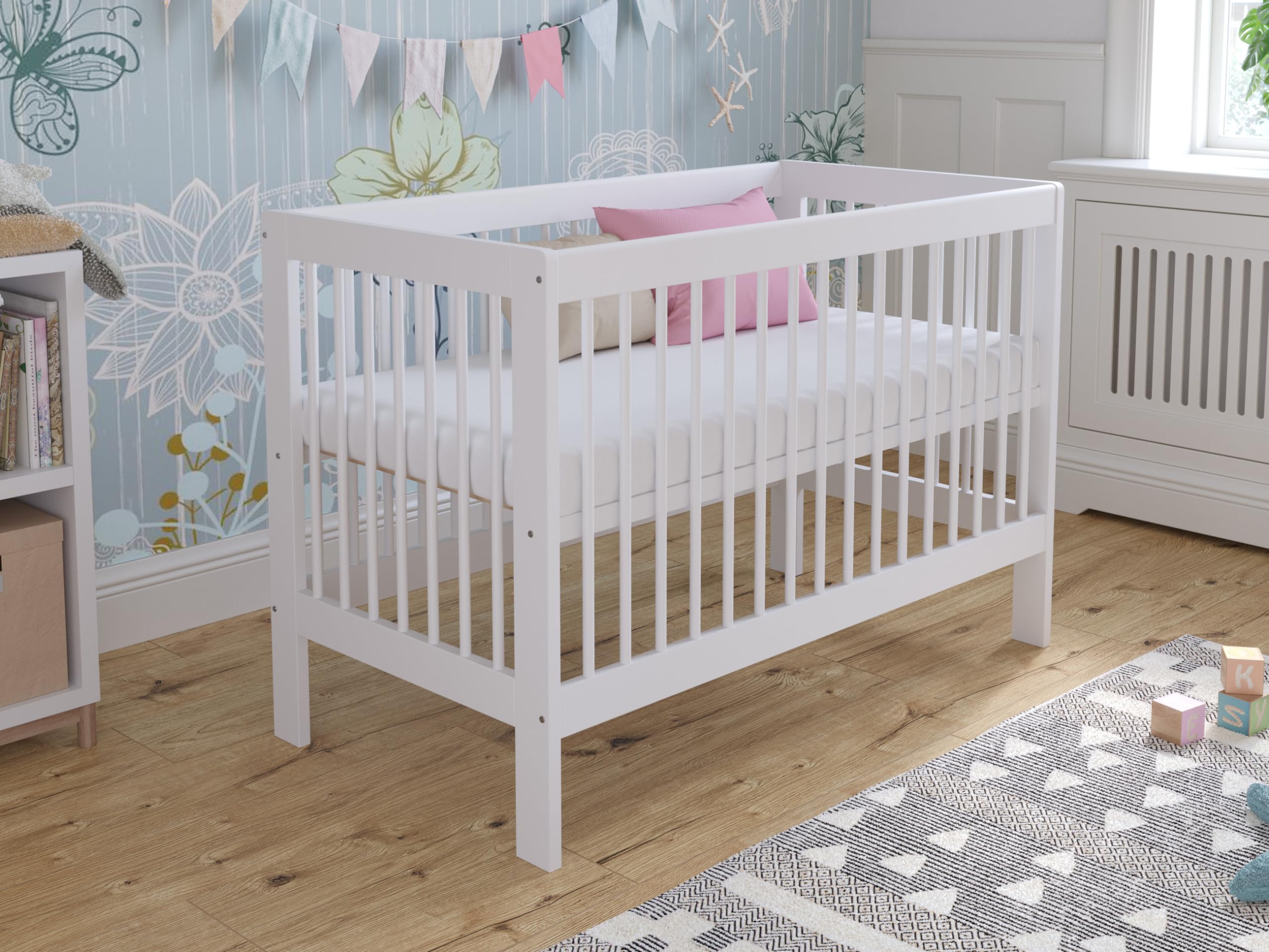 Lit Bébé Évolutif 120x60 cm en Bois de Pin Blanc avec Barrière de Sécurité Modèle LUCA