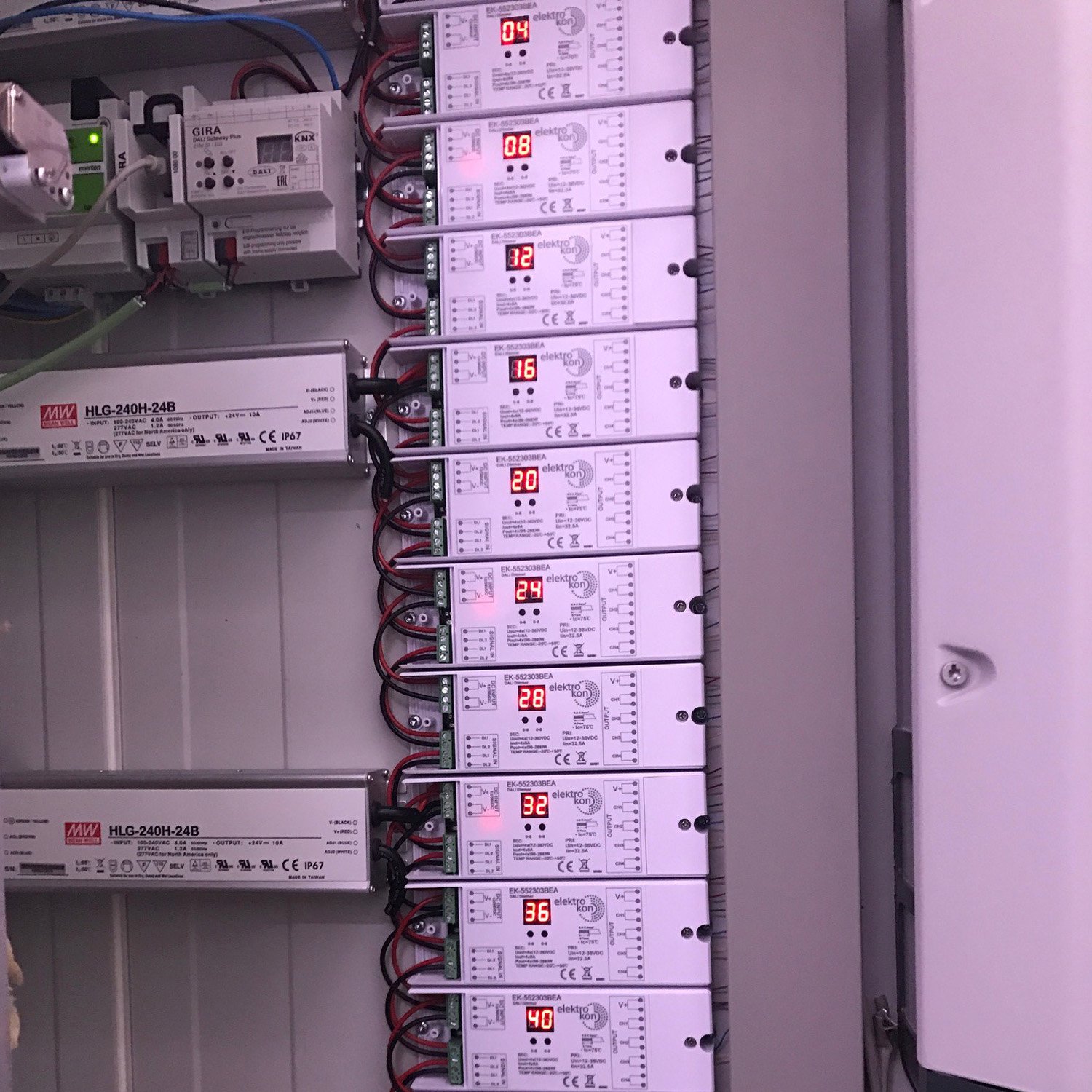 ? LED Netzteil 24V 151W Mean Well HLG-150H-24A Schaltnetzteil Trafo Netzgerät