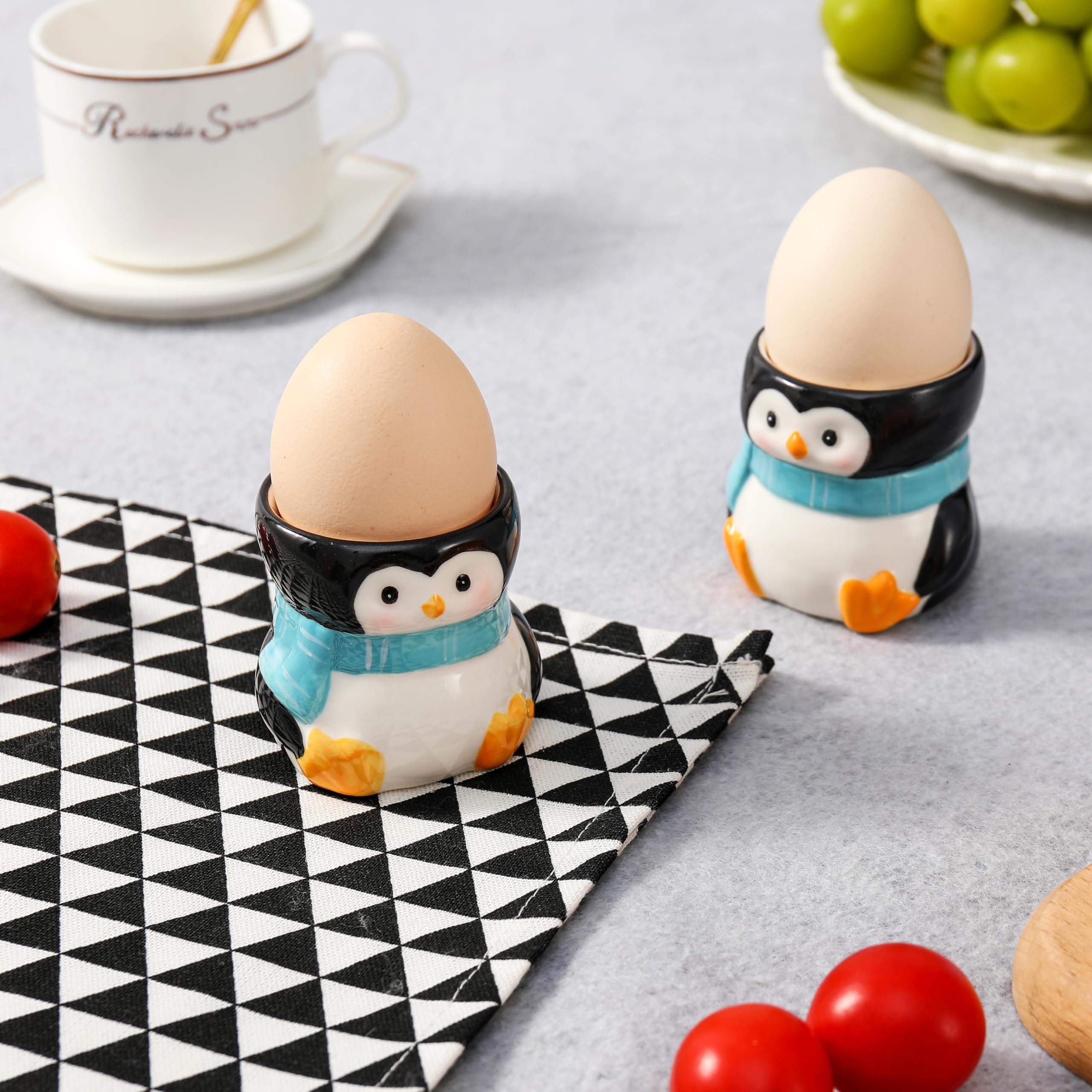Juego de 2 hueveras de cerámica de alta calidad, diseño de pingüino dulce, porcelana, soporte para huevos, vajilla, decoración, regalo, Navidad, cumpleaños, familia, amigos, niños