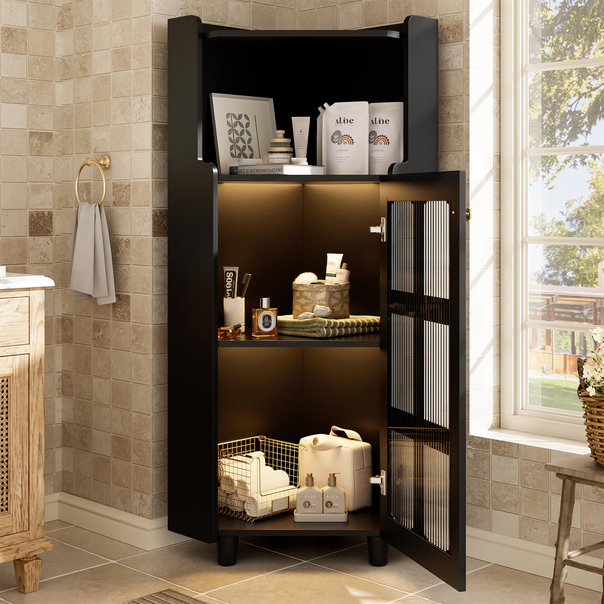 Armario esquinero de 63,5 x 124 cm, armario de baño, armario de baño con superficie lacada e iluminación LED – Moderno mueble esquinero con control de aplicación, para salón, estantería