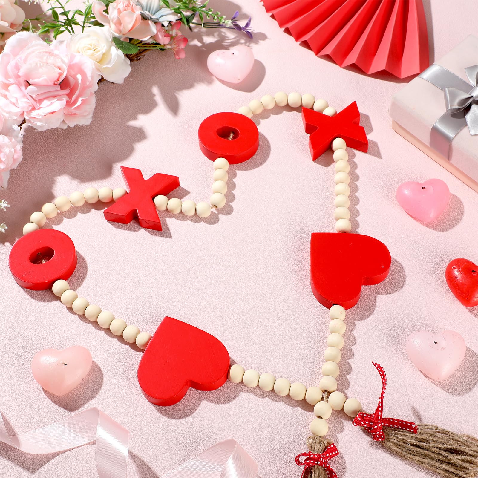 Wenqik 120 cm Valentinstag Holzperlengirlande mit Schleife, Quasten und Herzen Perlengirlande Dekor für Valentinstag Geschenk Hochzeit Displays abgestuftes Tablett Bauernhaus Heimdekoration