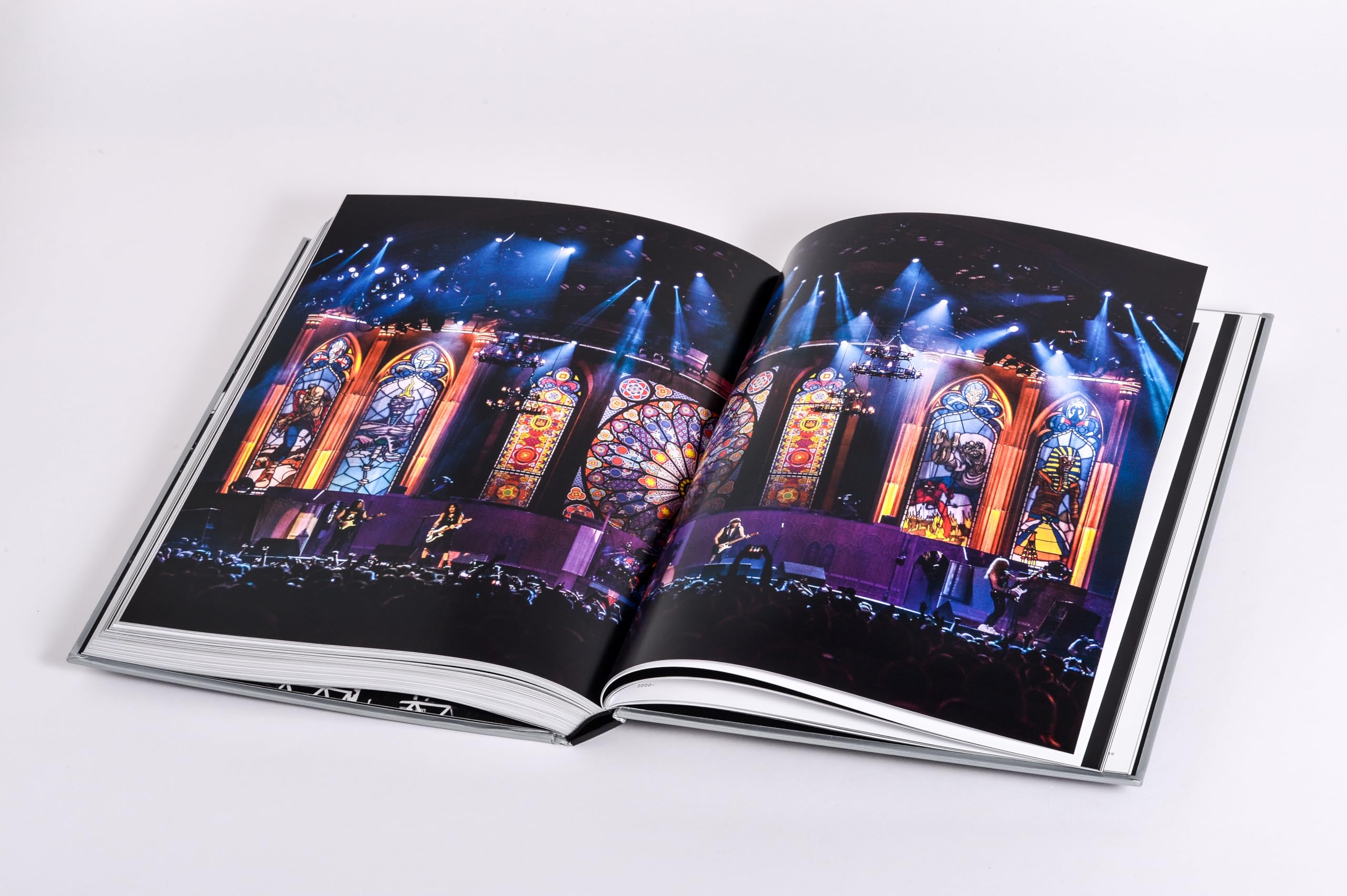 Iron Maiden. Infinite Dreams: 50 Jahre Iron Maiden. Der offizielle Bildband. Deutsche Ausgabe. Mit über 600 Abbildungen und vielen persönlichen Dokumenten der Bandmitglieder