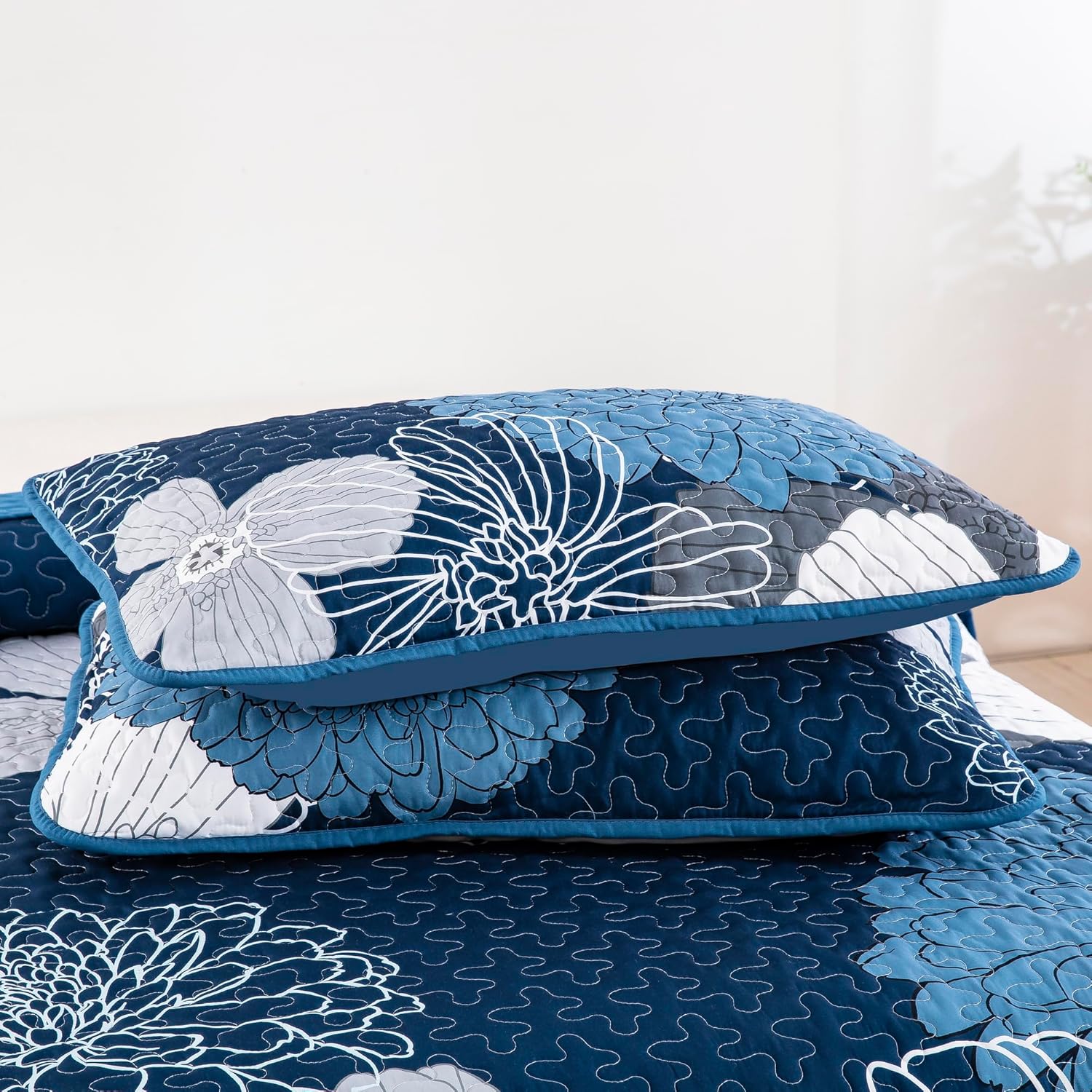 Anibedding Navy Blue Floral Quilts Set California King Size 3 Pieces Reversible Boho Flower Coverlet Bedding Set with 2 Pillowcases, All Season Lightweight Quilted Bedspreads Bedding Set 106''x96'' - Image 7
