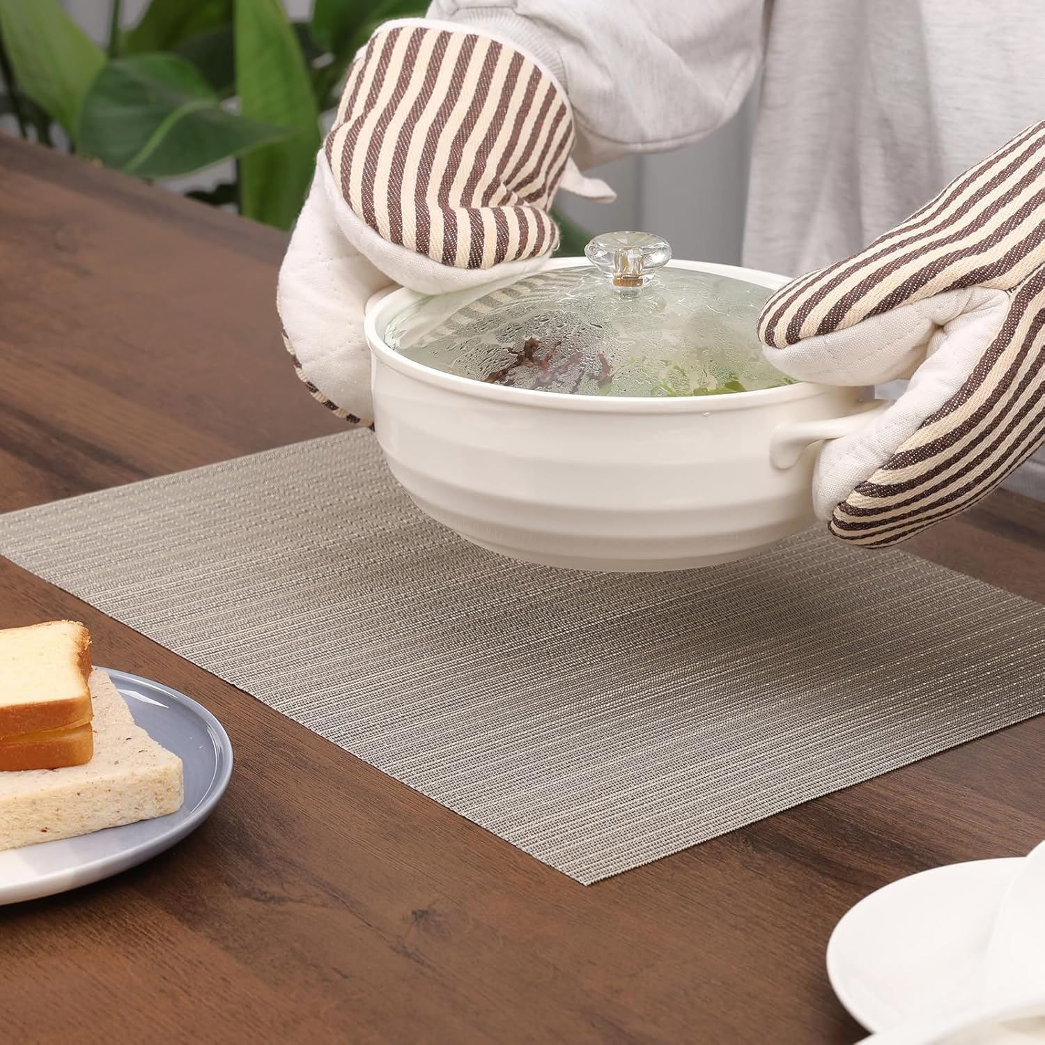 Myir JUN Placemats Set of 6, Vinyl Woven Placemats Place Mats Indoor Washable Table Mats Non-Slip Place mats for Dining Table (Golden Silver, Set of 6)