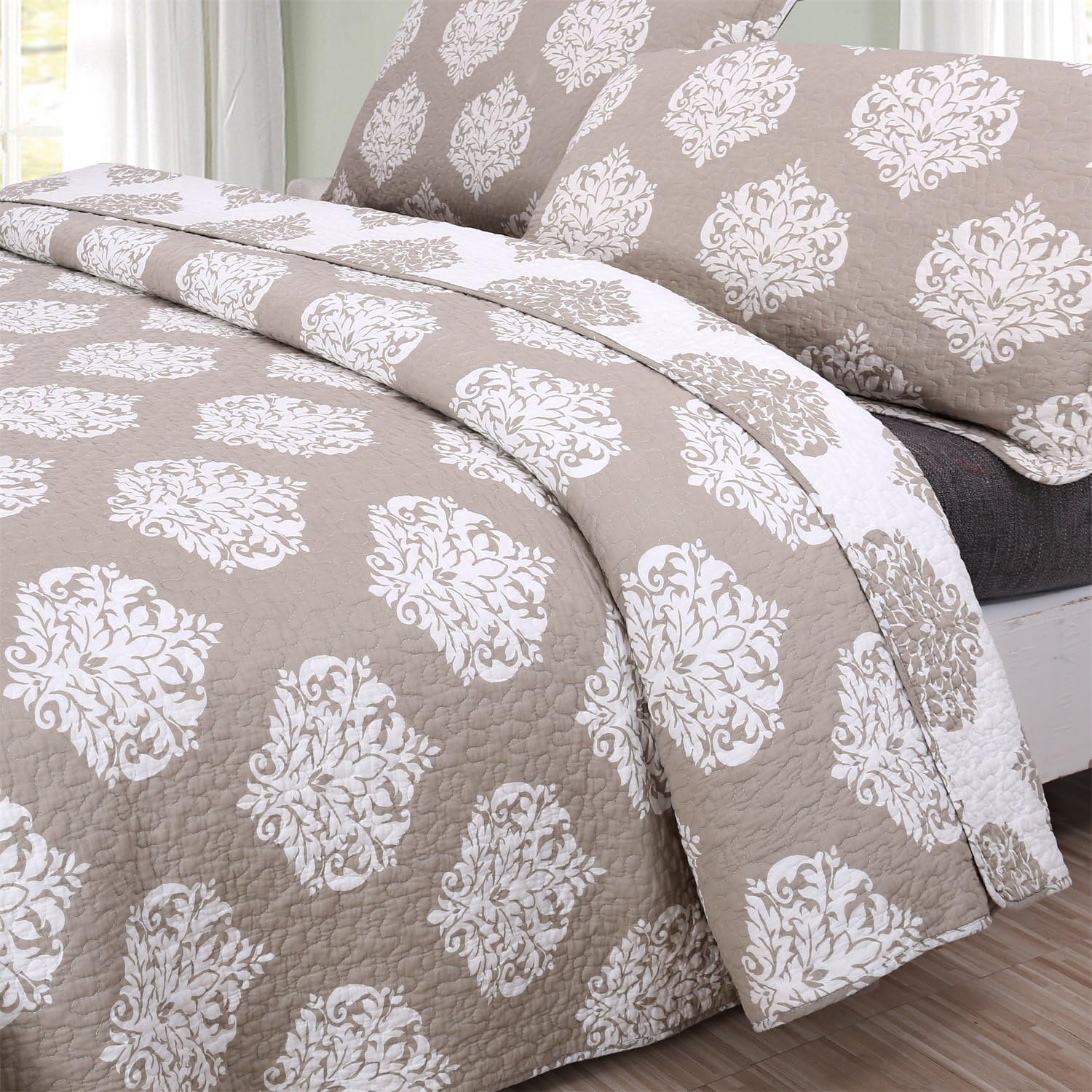 Quilt Set King, Cotton World Li Premium 3 Piece Oversized Coverlet Set as Bedspread Bed Cover Reversible Luxury Light Weight 106" x 98"/ Pillow Shams 20" x 36"- Wrinkle & Fade Resistant-King/CA King