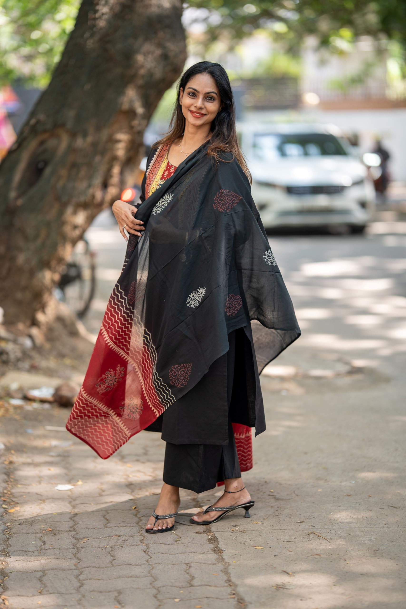 ANNI Designer Kurta dritta da donna in rayon viscosa stampata con pantaloni e Dupatta