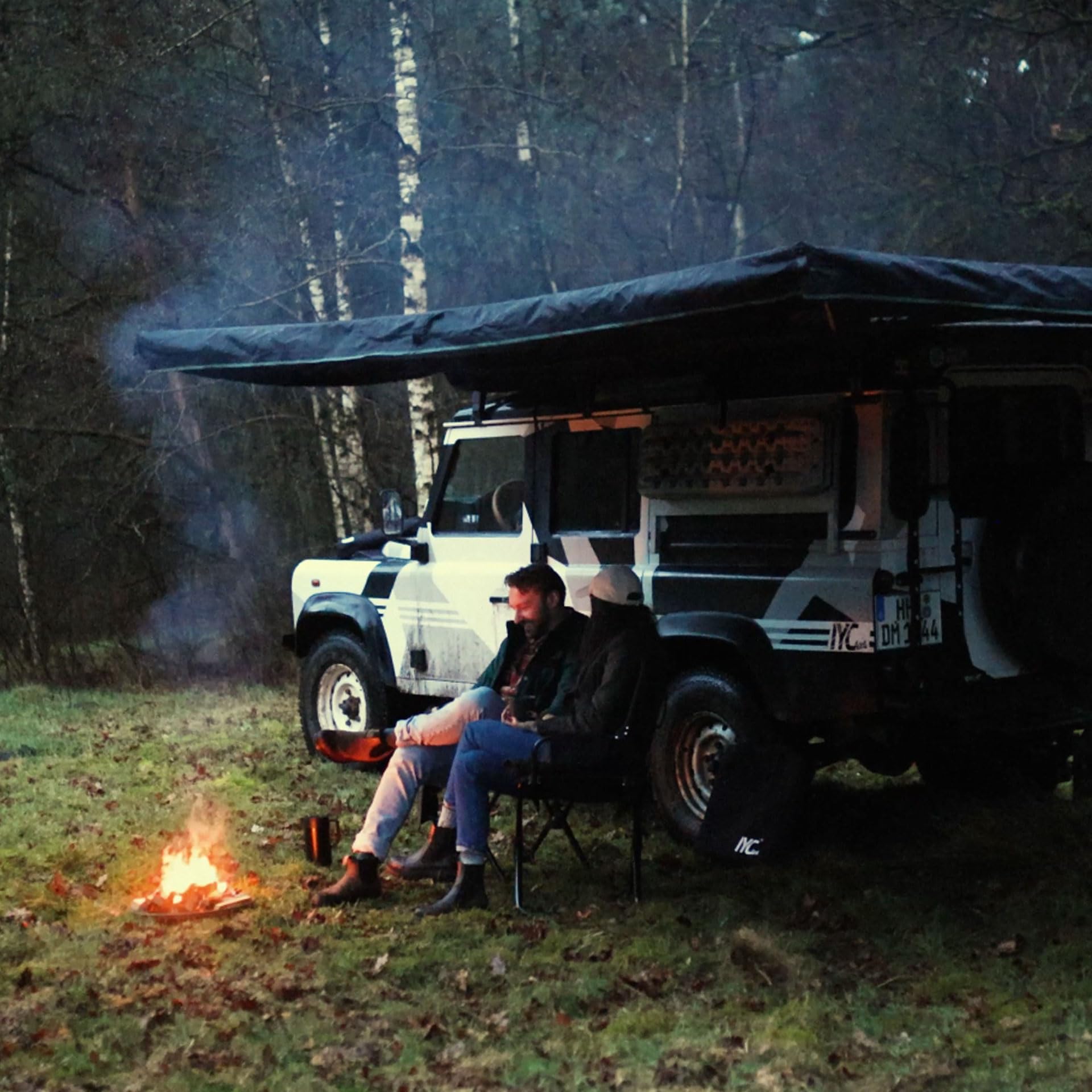 Campingstuhl faltbar bis 180kg belastbar – Stabiler Outdoor Klappstuhl mit Rückenlehne – kompakter Expander Sitz inkl. Tragetasche – Leichter Reise-, Angel- & Festivalstuhl für Camping & Overlanding