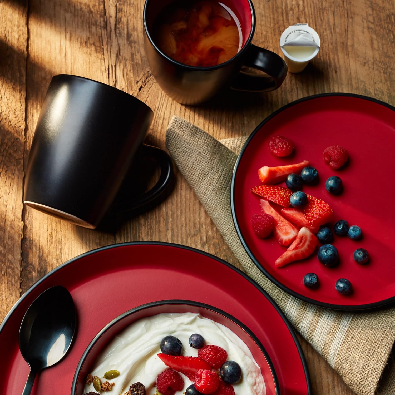 Stone Lain 16 Pieces Two-Tone Color Glaze without Rim Stoneware Round Dinnerware Set, Red and Black