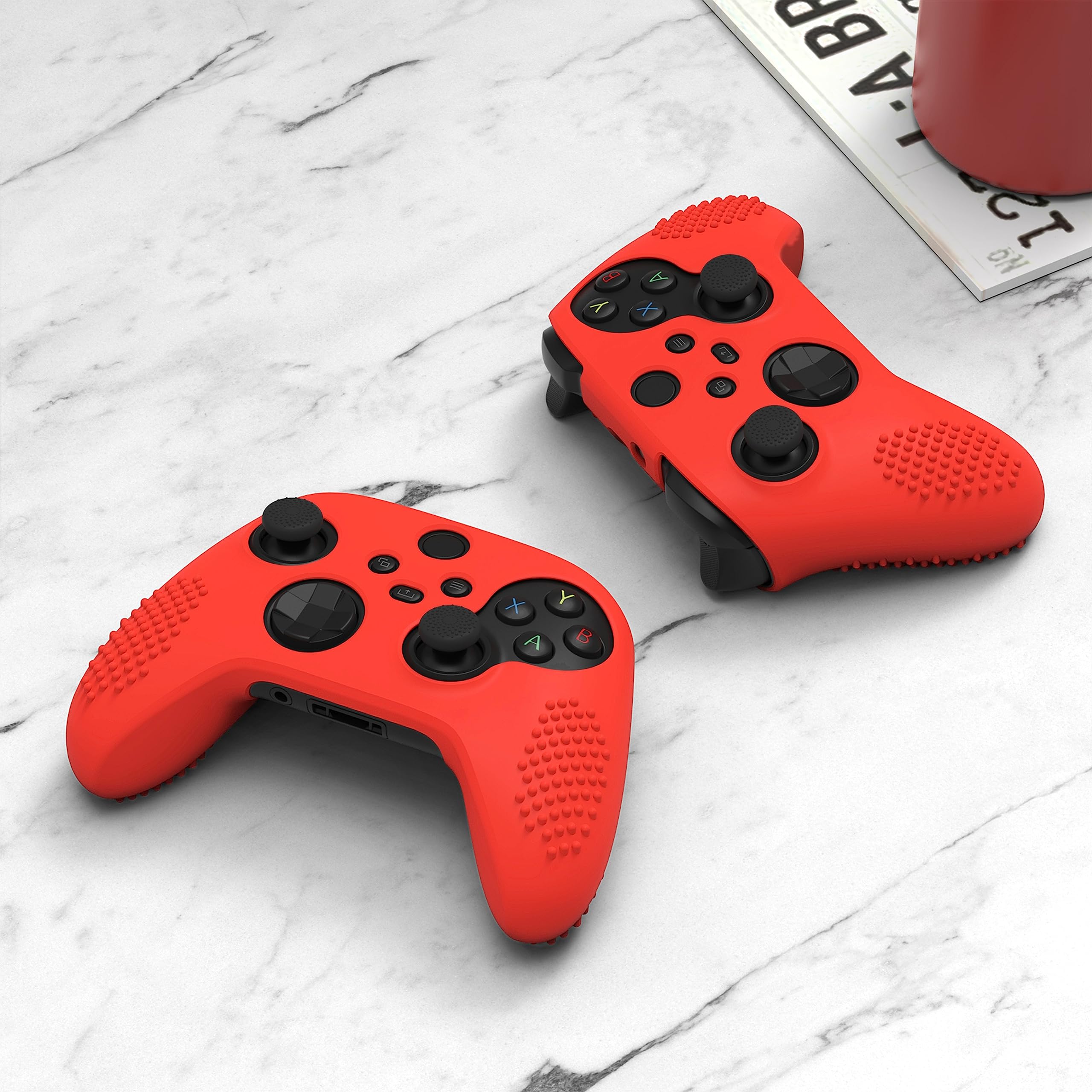 eXtremeRate PlayVital 3D Studded版Xbox Series X/Sコントローラーに対応用アンチスリップシリコーンカバースキン、黒い親指グリップキャップ6つ付き、Xbox Coreワイヤレスコントローラ対応用ソフトラバーケースプロテクター【パッションレッド】 - 5