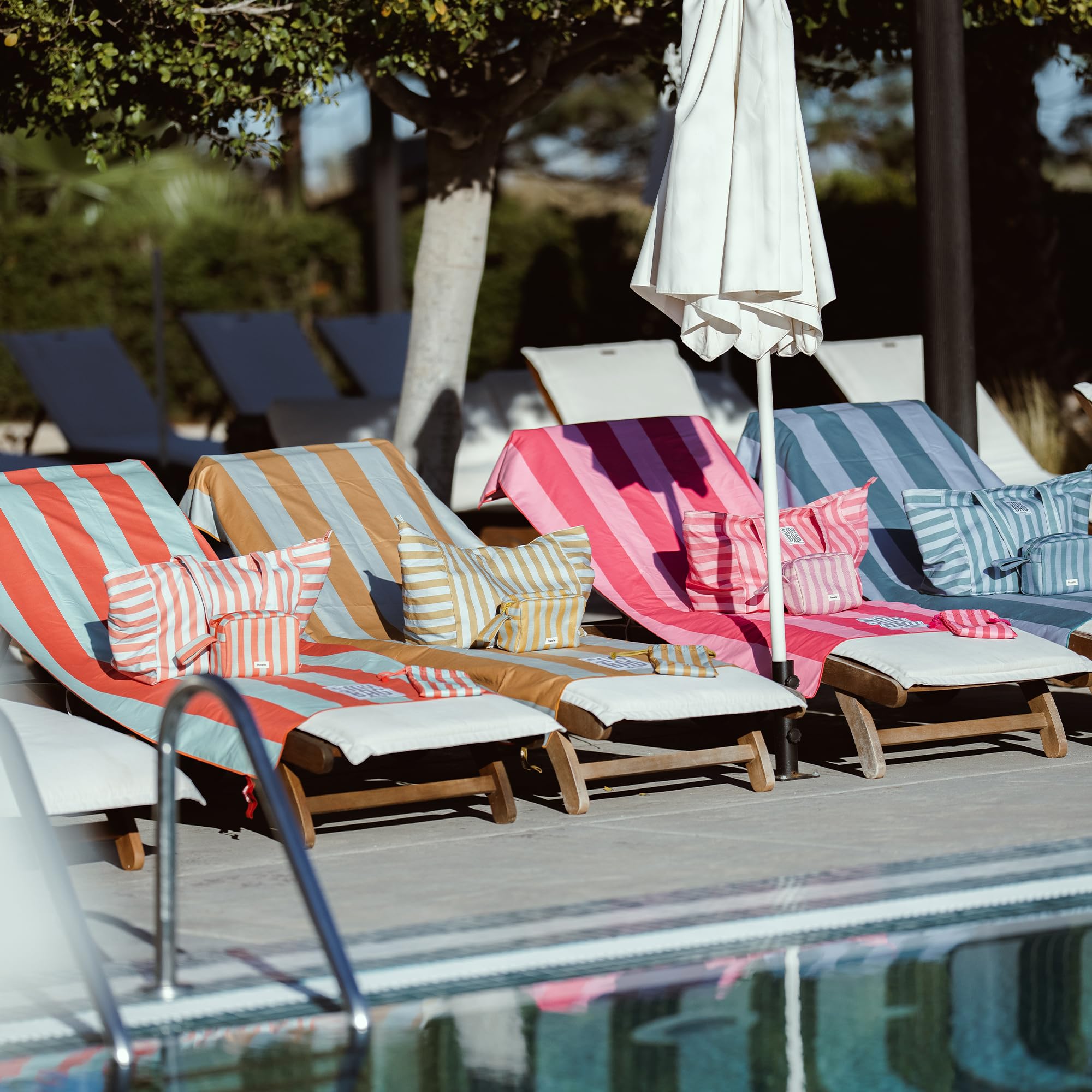 PONETTE - Neceser Menorca – con Cremallera Resistente y asa – Gran Capacidad, Plegable y Ligero – Diseño Actual a Rayas – Bolsa de Aseo Playa, Piscina, Viaje, Gimnasio y Uso Diario – Marca Española