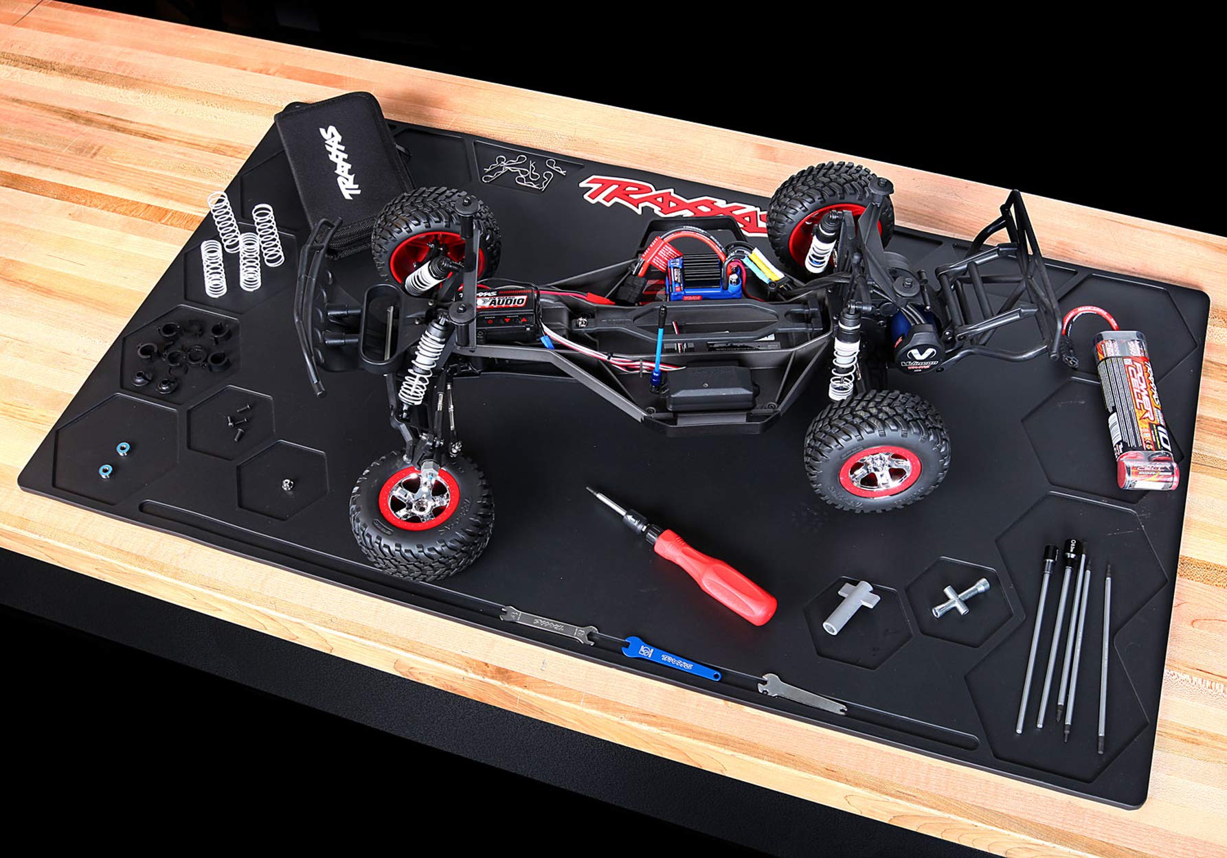 Amazon | Traxxas 3426 - ピットマット ゴム 36x20x0.25 | ホビー用