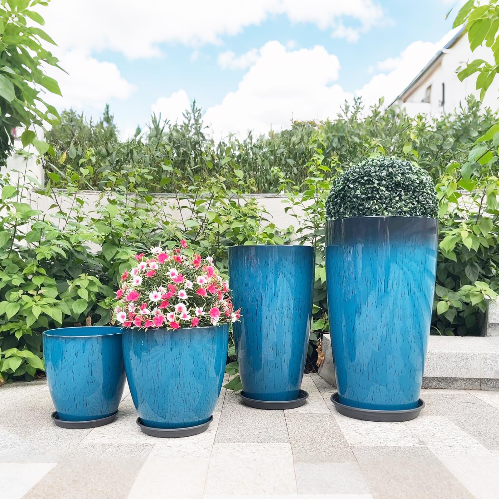ZMTECH Lot de 4 grands pots de fleurs en plastique avec trou de drainage et soucoupe pour intérieur/extérieur, bleu brillant dégradé pour porche, terrasse, jardin