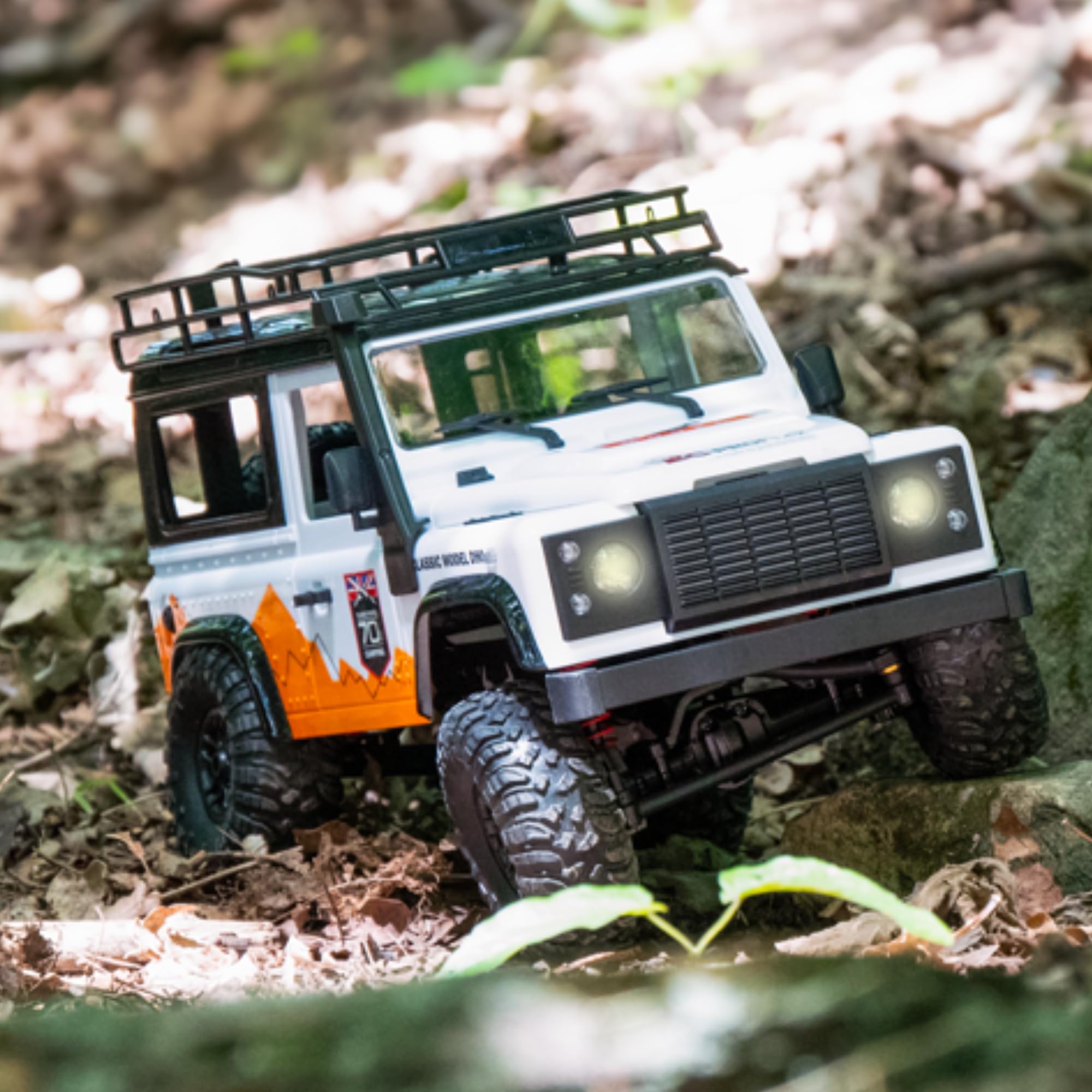 Coche teledirigido resistente 1:12 – Land Rover Trail V2 RC Coche 4WD para exteriores con luz LED, caja de engranajes metálicos, 60 minutos de tiempo de conducción, vehículo todoterreno