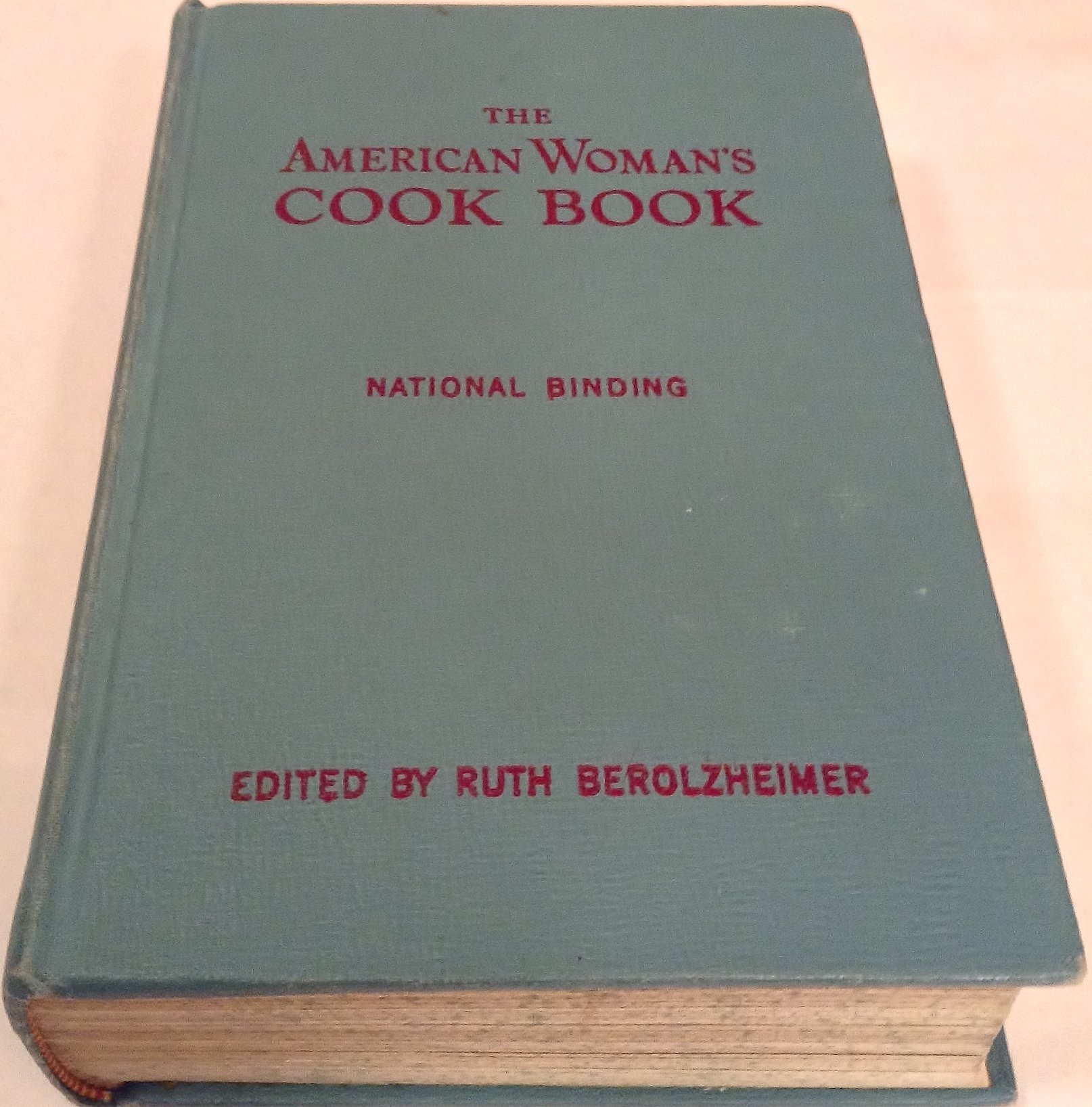 THE AMERICAN WOMAN'S COOK BOOK (National Binding) [Hardcover] BEROLZHEIMER, Ruth Editor - PT06