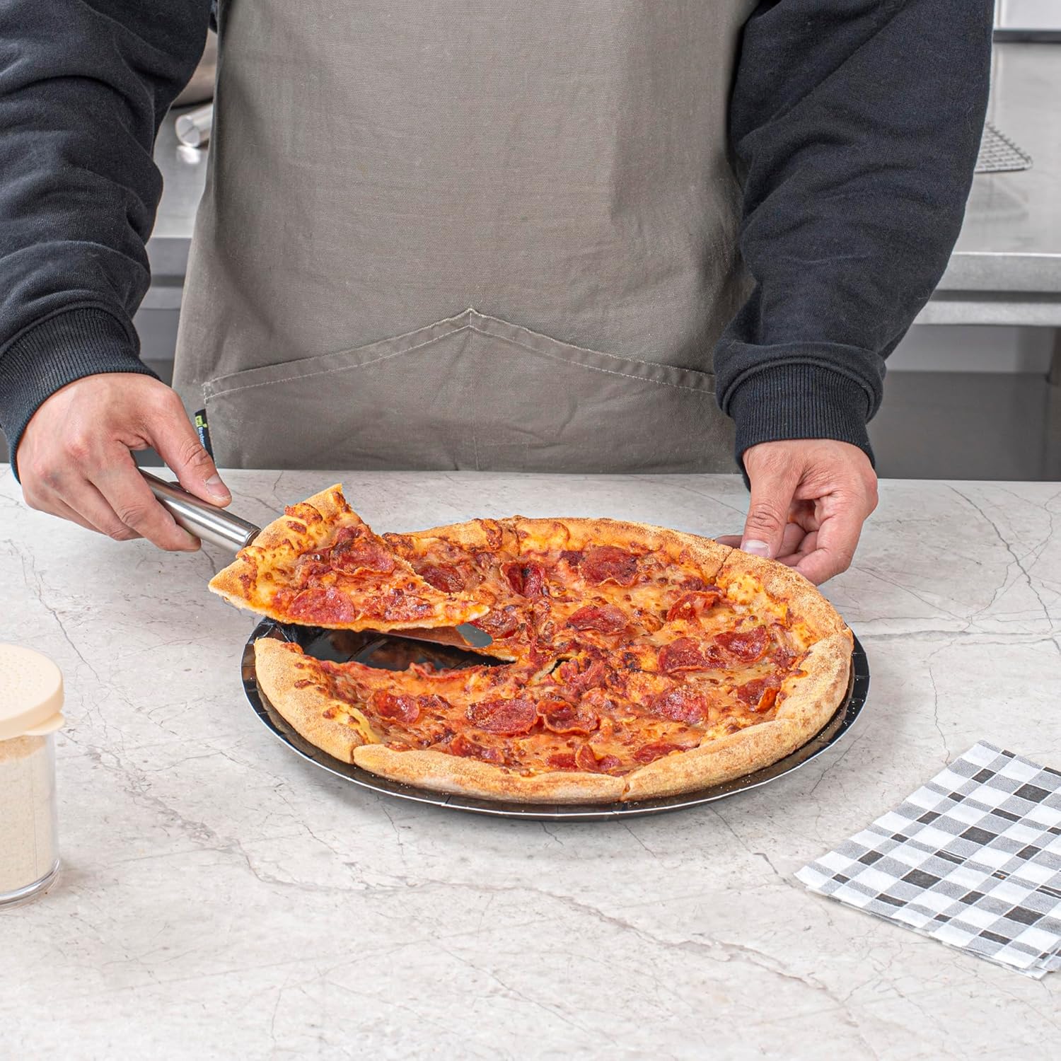 Restaurantware Pizza Serving Tray 50 Pack of 12 Inch Paper Oven-Safe Pizza Tray Round Disposable For Catering And Take And Bake Pizza