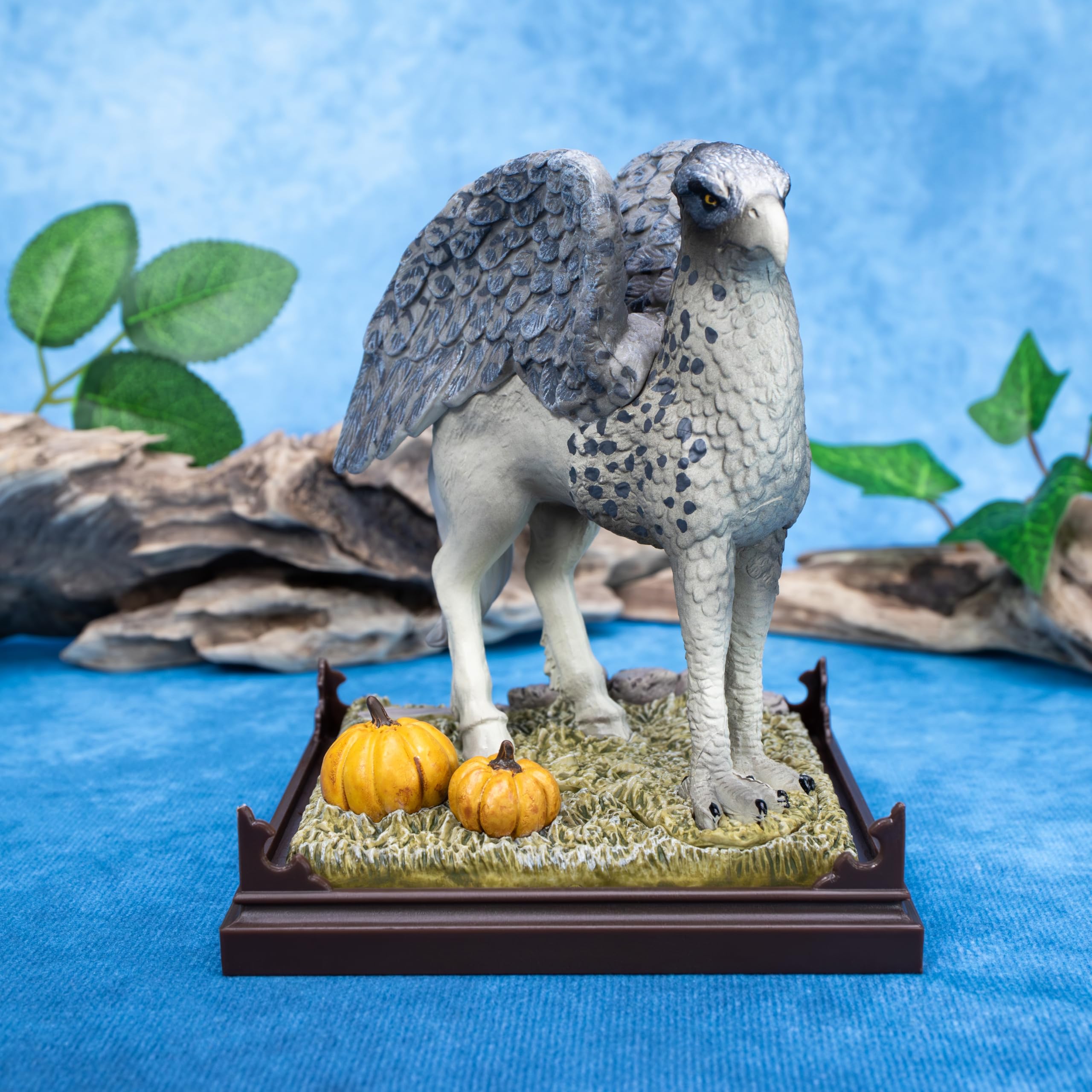 The Noble Collection - Magiczne stworzenia Buckbeak - Ręcznie malowane magiczne stworzenie #6 - Oficjalnie licencjonowane figurki kolekcjonerskie 18,5 cm Harry Potter Toys - dla dzieci i dorosłych
