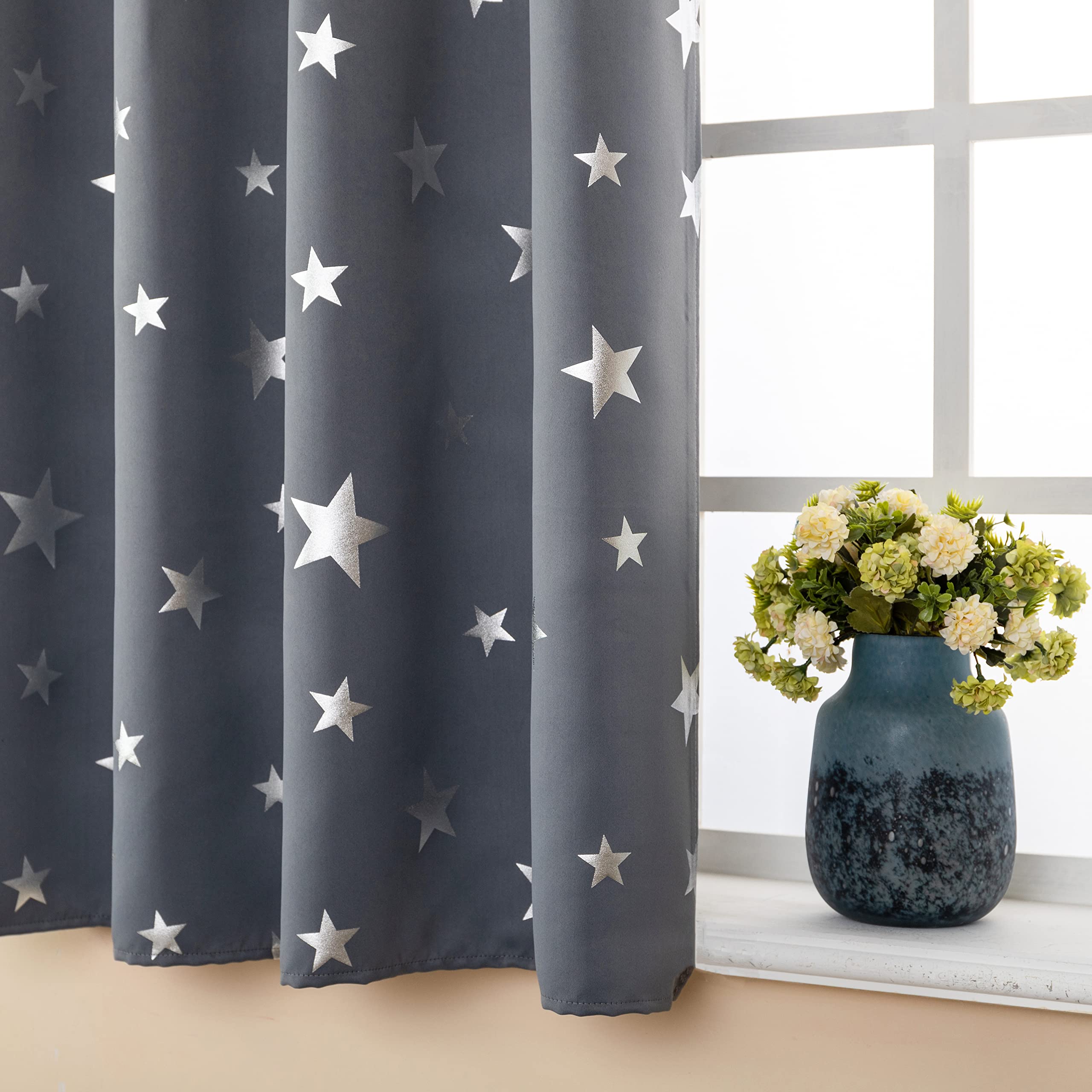 GIRASOLE HOME® Paire de rideaux occultants doux fantaisie étoiles argentées Rideau doux pour intérieur avec œillets 2 panneaux (gris, 140 x 145 cm)