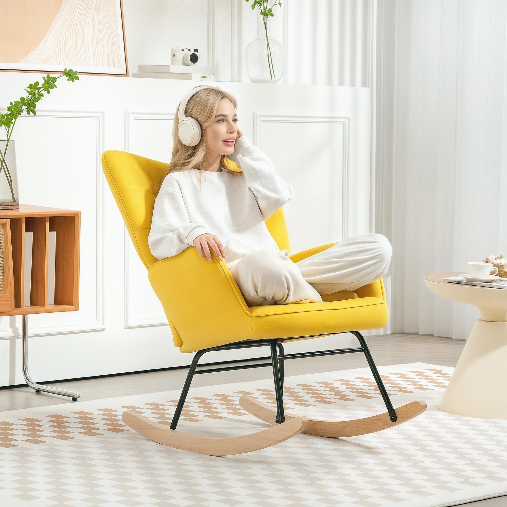 HOMCOM Fauteuil à Bascule Rocking Chair Velours Acier Pieds Bois Massif Jaune