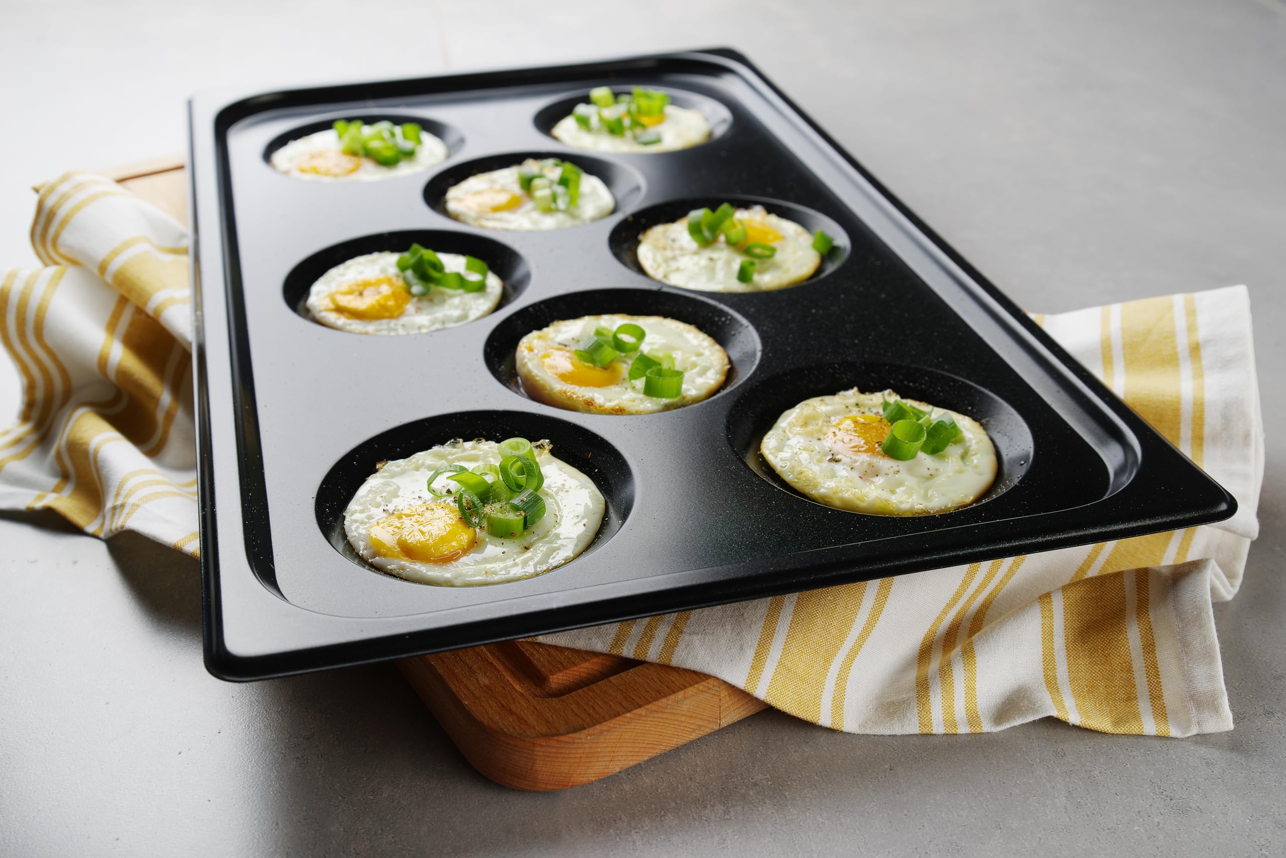 HENDI Bandeja de horno GN 1/1 Convectomat – 8 moldes redondos – para huevos fritos, tortillas, panqueques, crepes – Revestimiento antiadherente – 260°C – 530x325x(H) 26mm – Acero inoxidable