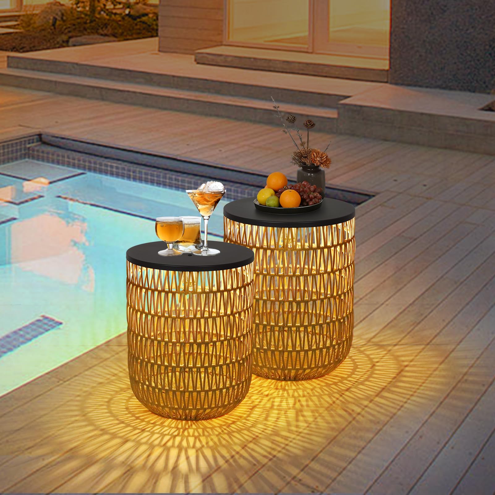 Rayofly Solar Beistelltisch Outdoor 2er Set, Rund Gartentisch Wetterfest mit Solarleuchte, Boho Solar Outdoor Tisch, Kunststoff-Rattan Solarlampe Tisch für Außen, Balkontisch, Beistelltisch Terrasse