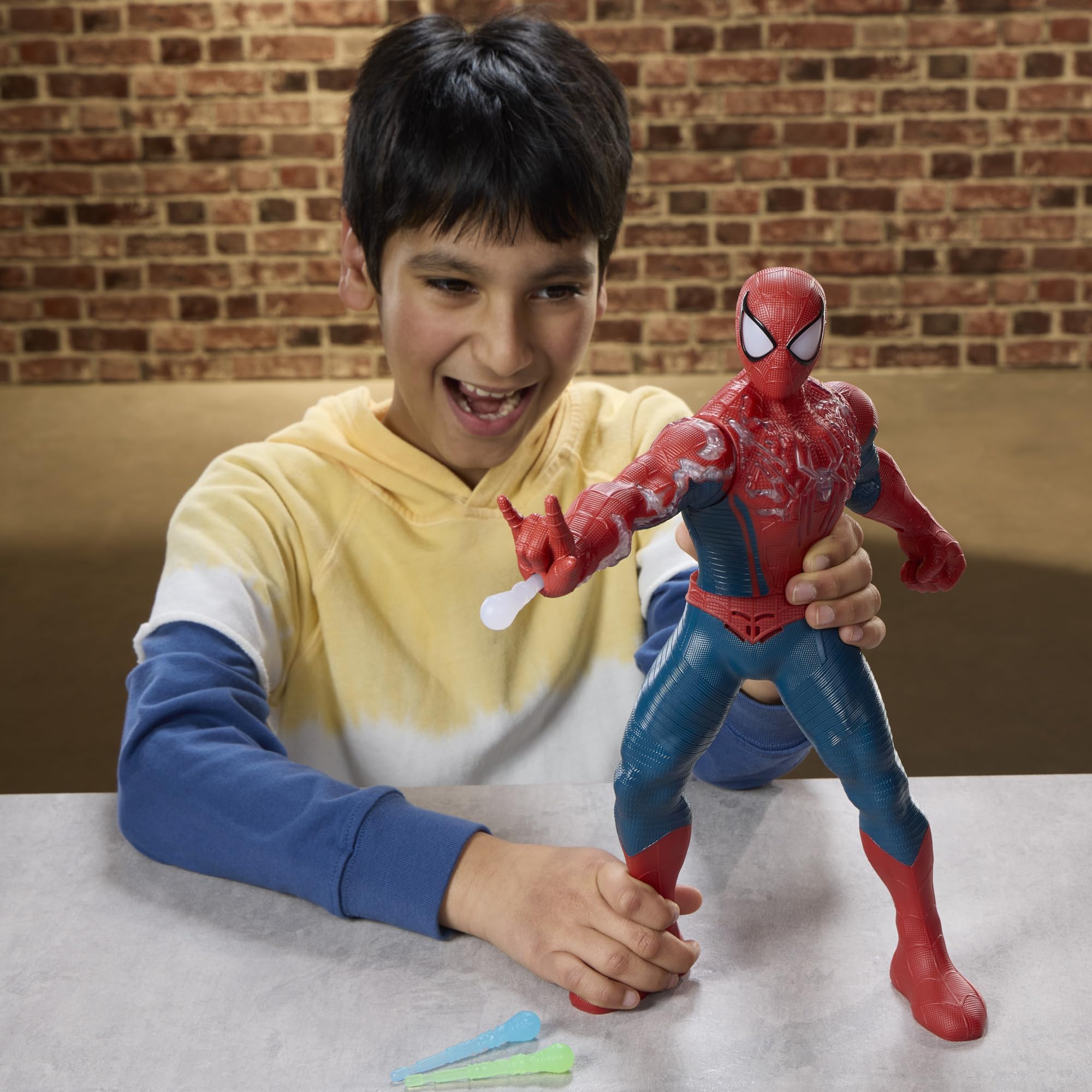 Marvel Spider-Man: Brand New Day, Spider-Man Energizado, Figura de acción electrónica, 36, 8 cm, Juguetes y Figuras Infantiles de superhéroe, A Partir de 4 años