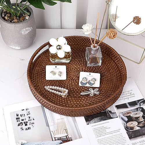 Vista 42 de Hipiwe Bandeja redonda de ratán con asas, bandeja organizadora decorativa tejida a mano para almacenamiento de bebidas de desayuno, aperitivos