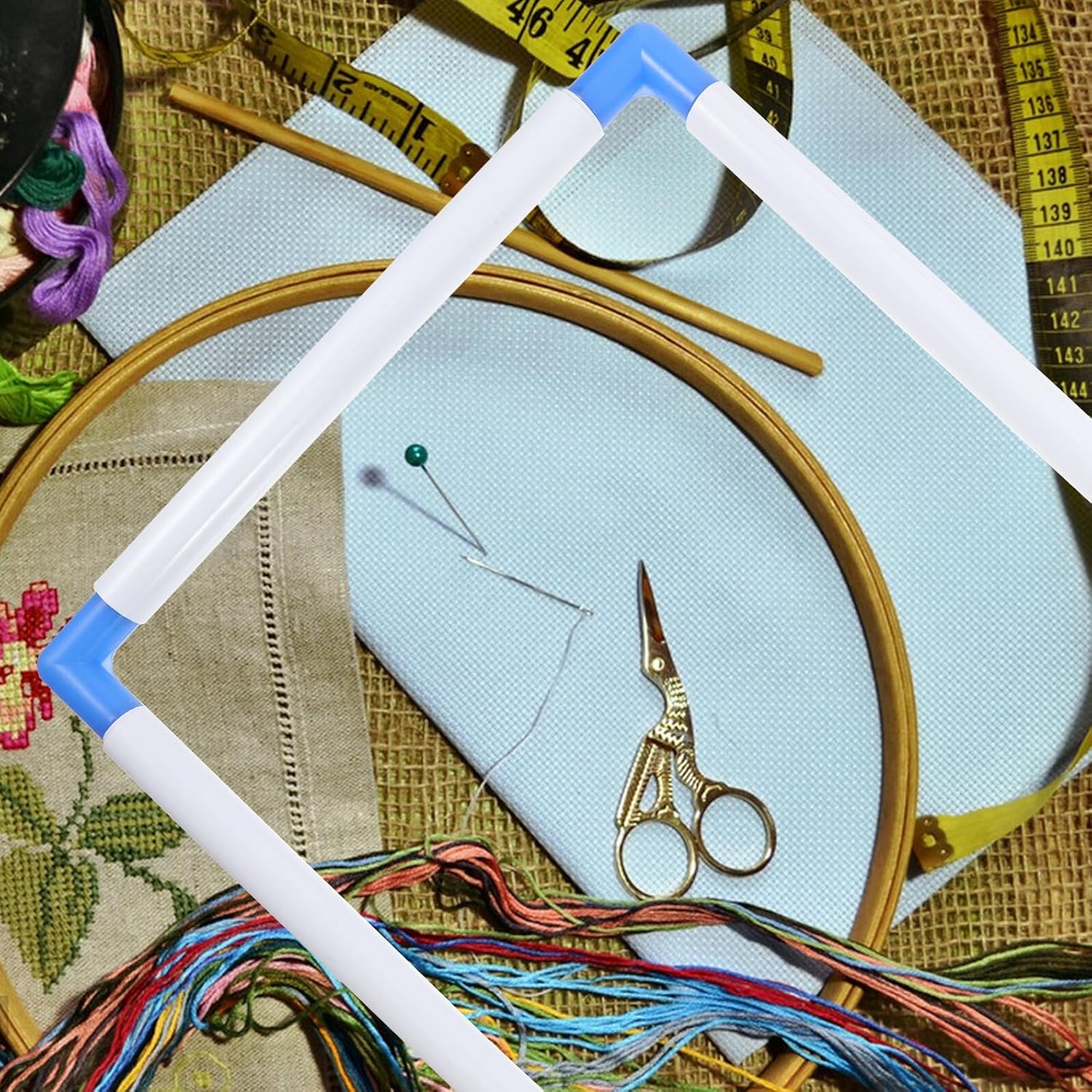SOLUSTRE Portable Square Embroidery Frame Plastic Clamp Tool for Cross Stitch Quilting Needlepoint Lightweight and Easy to Assemble for DIY Sewing Crafts Random Color