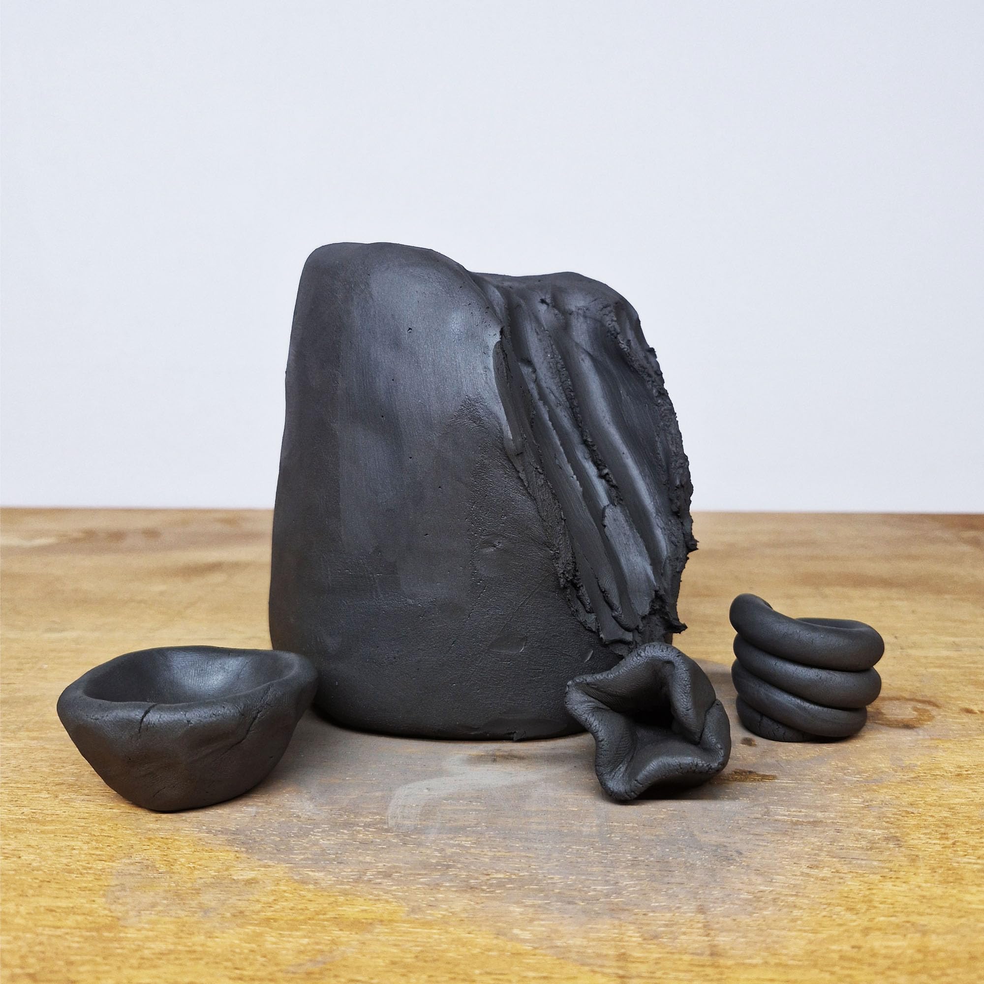 Prajapati Studio Pottery Professional Black Stoneware Ceramic Clay (turns white after fire) - Mid to High Fire Cone 5-7 | Ideal for Pottery, Wheel Throwing, Hand Building, Sculpting, and Glazing | Super Fine Texture | Fires Black (1kg)